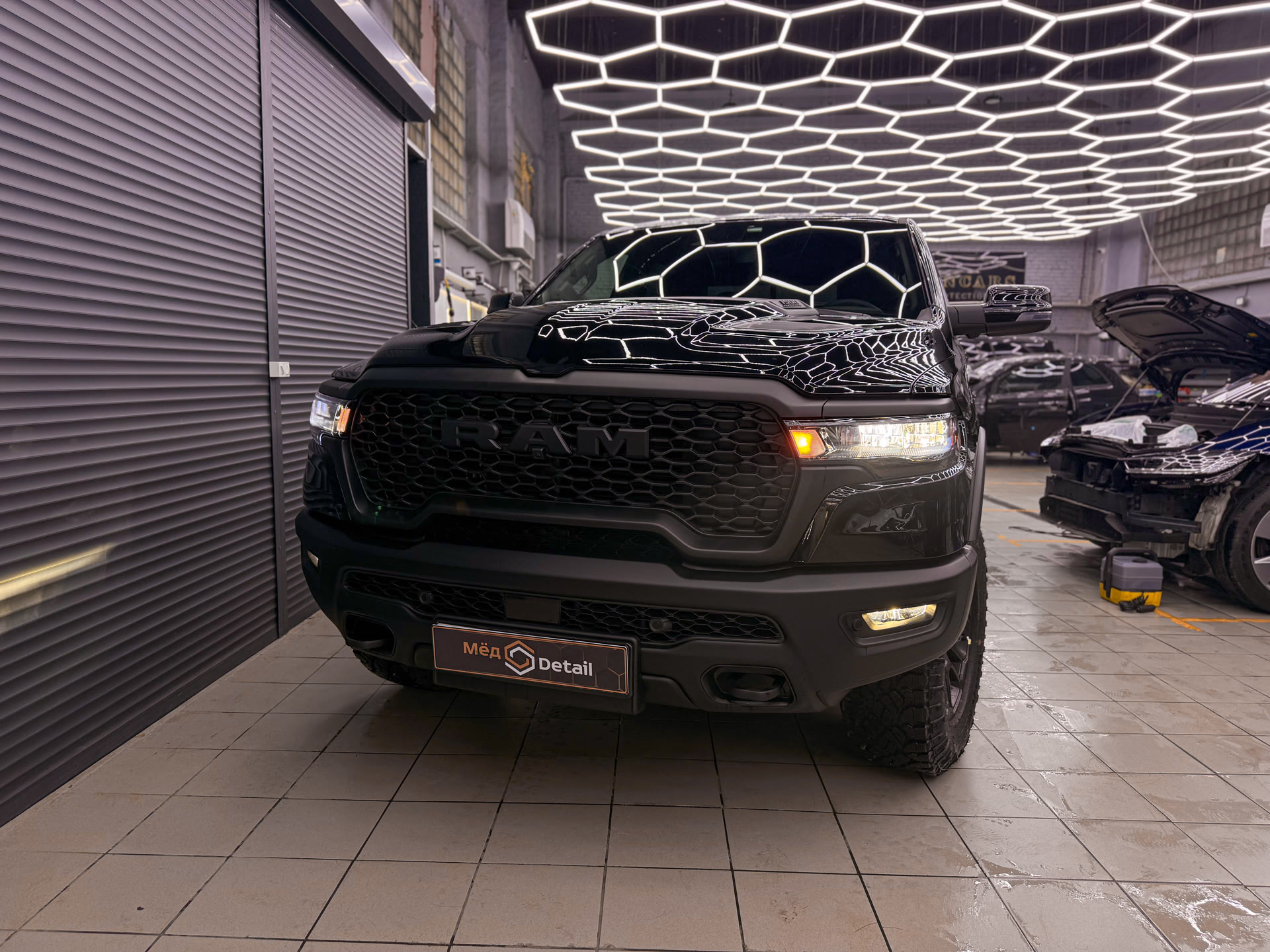 Комплексная защита Dodge Ram Rebel: полиуретановая плёнка, сохранение фирменного стиля и подготовка к любым дорогам