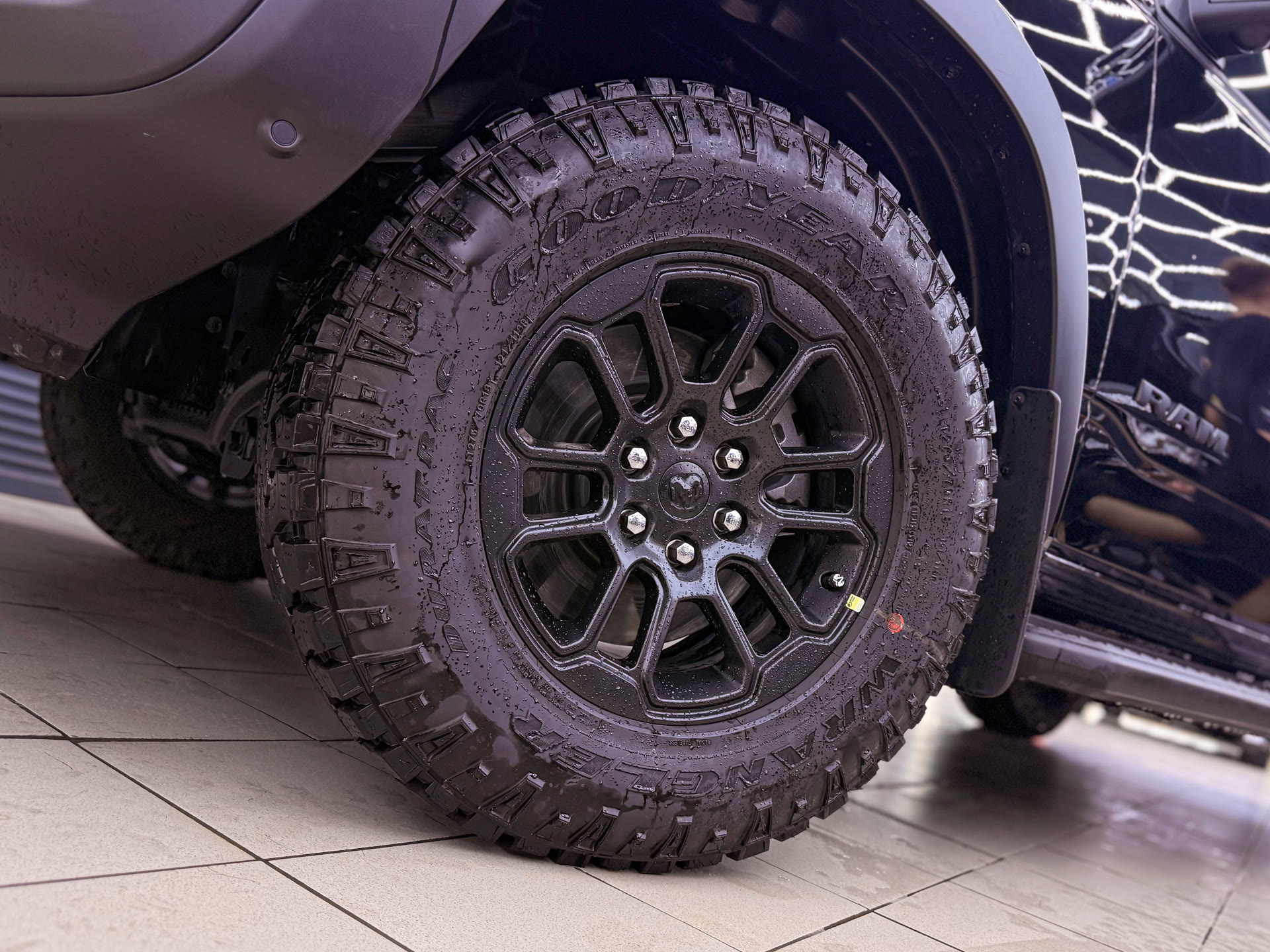 Комплексная защита Dodge Ram Rebel: полиуретановая плёнка, сохранение фирменного стиля и подготовка к любым дорогам