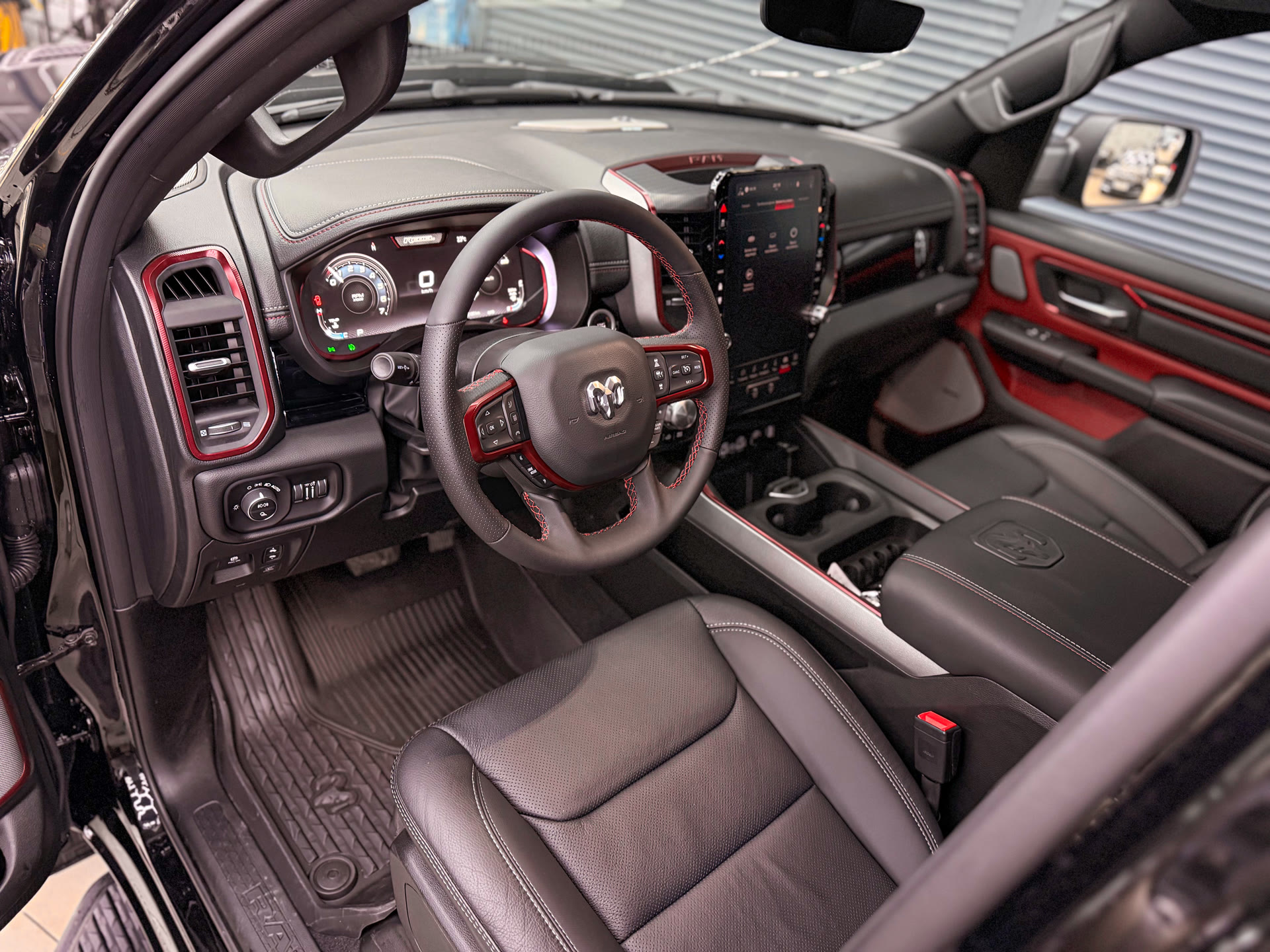 Комплексная защита Dodge Ram Rebel: полиуретановая плёнка, сохранение фирменного стиля и подготовка к любым дорогам