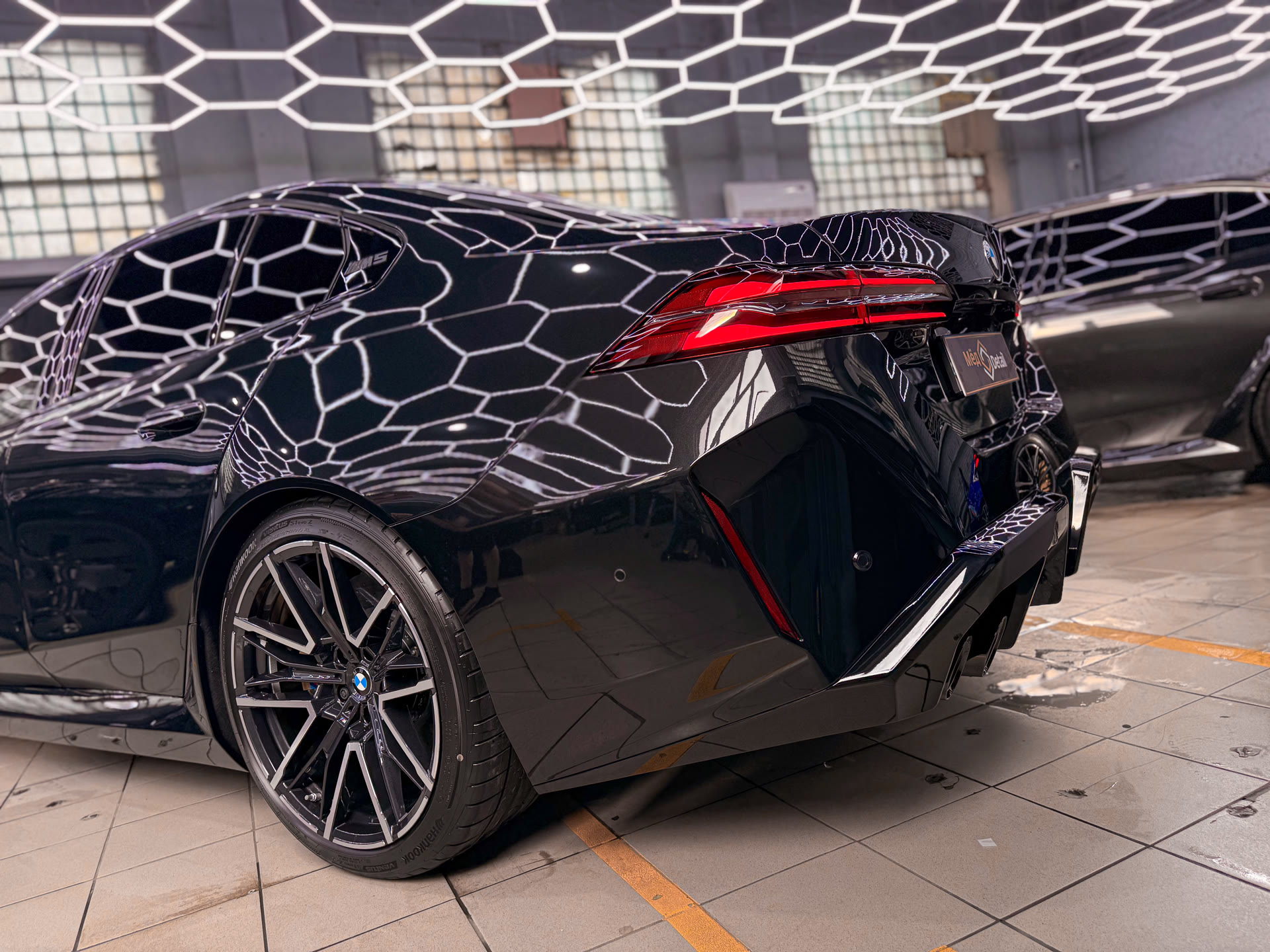 Комплексная защита двух BMW M5 G90: идентичная оклейка для автомобилей братьев-близнецов