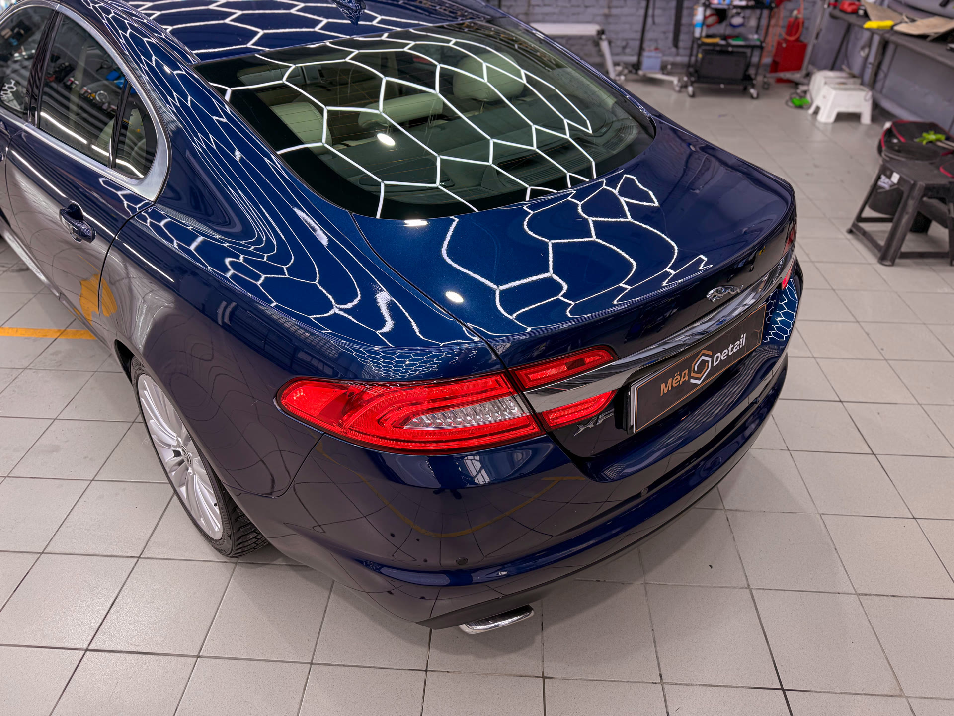 Комплексное восстановление Jaguar XJ: полировка кузова, химчистка салона и возвращение первоначального блеска