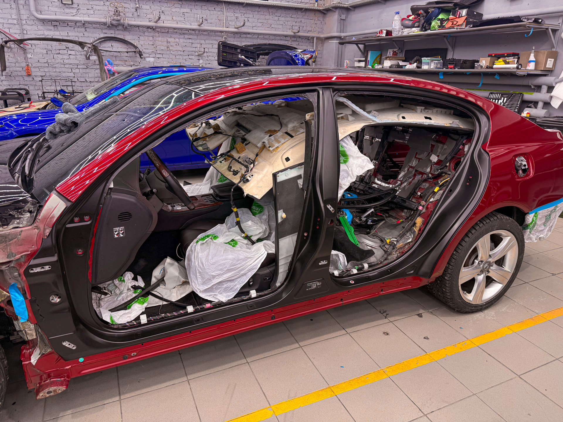 Смена цвета Lexus GS 430: чёрный полиуретан и новый взгляд на автомобиль с историей