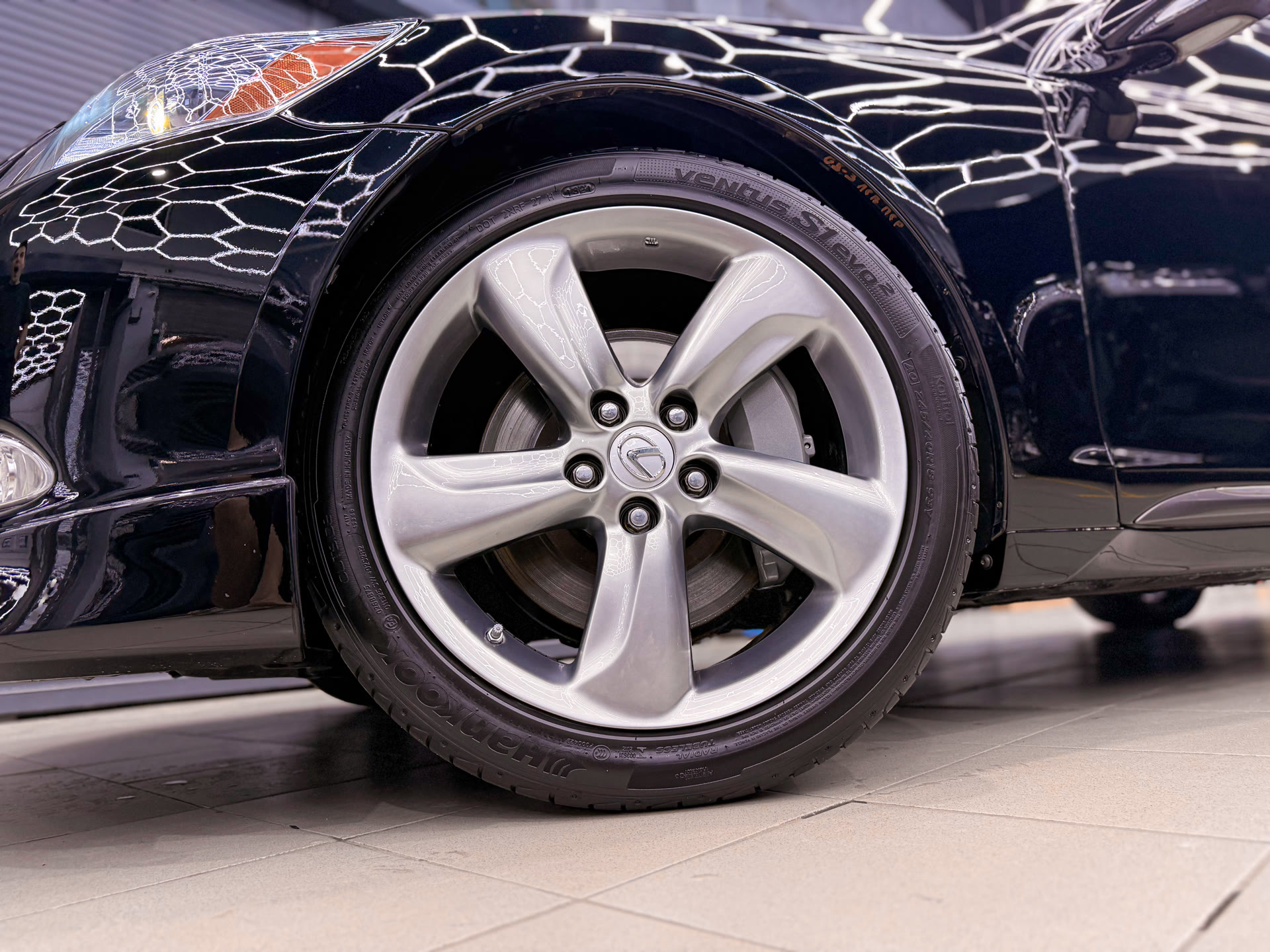 Смена цвета Lexus GS 430: чёрный полиуретан и новый взгляд на автомобиль с историей