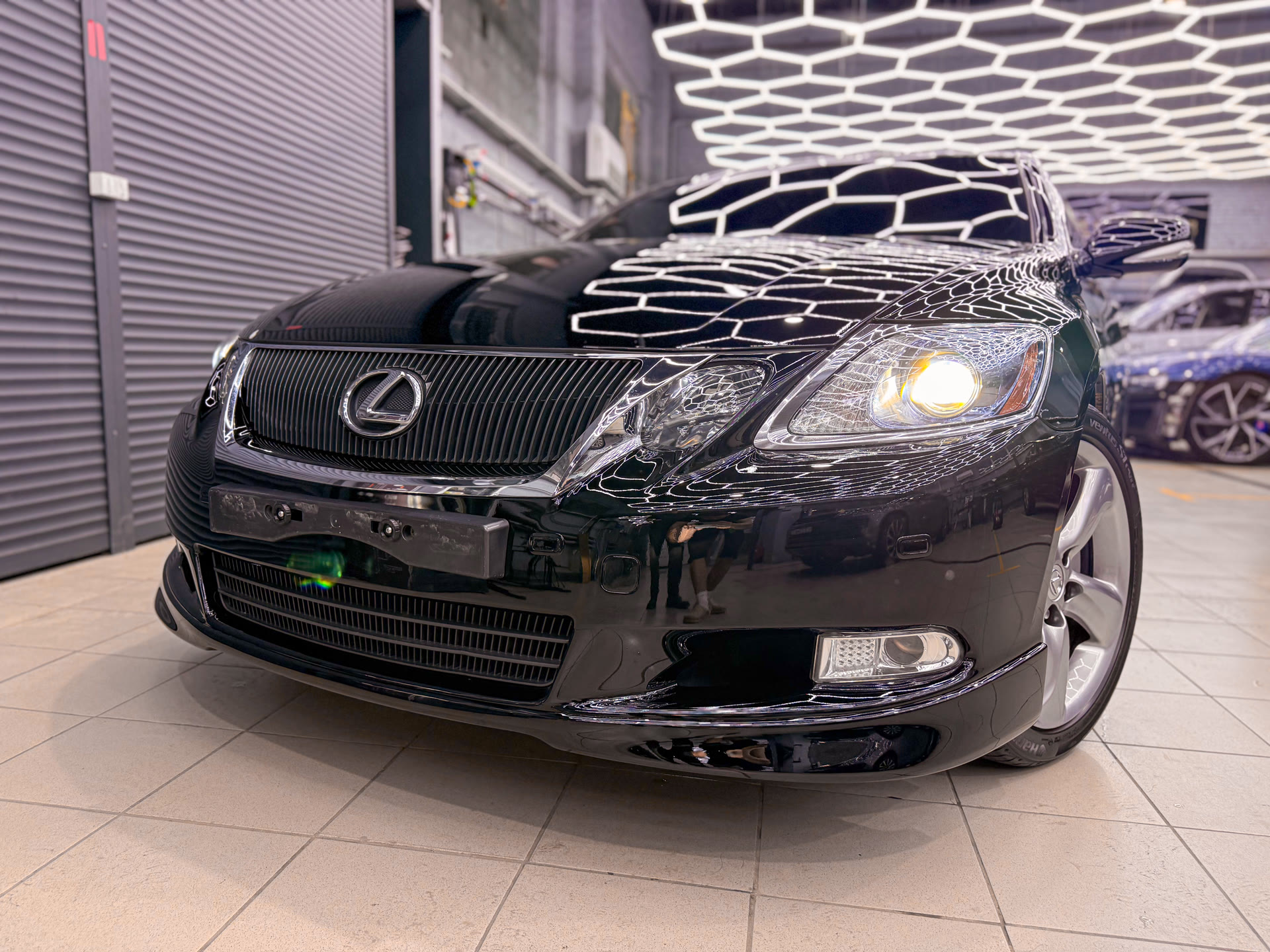 Смена цвета Lexus GS 430: чёрный полиуретан и новый взгляд на автомобиль с историей