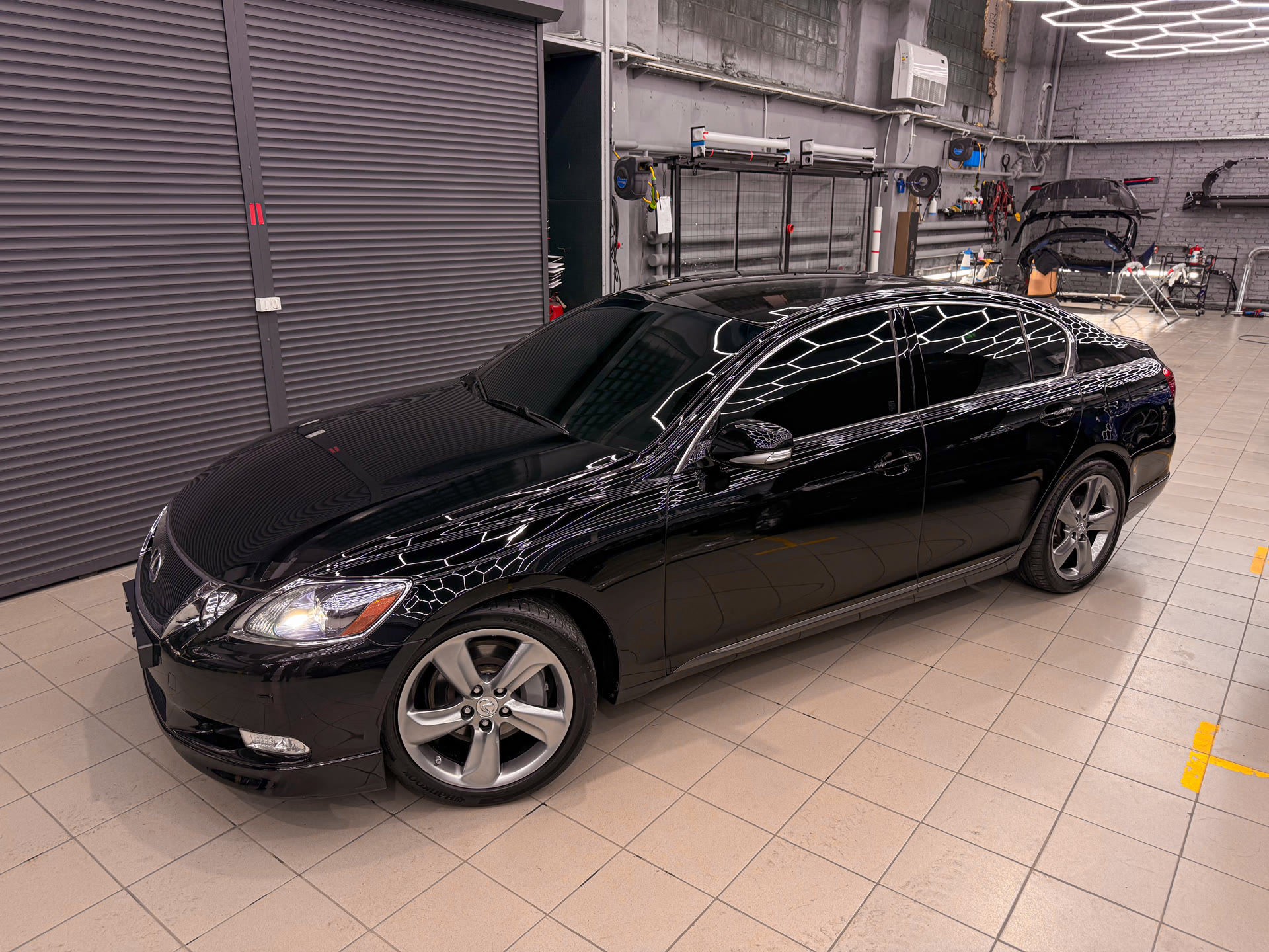 Смена цвета Lexus GS 430: чёрный полиуретан и новый взгляд на автомобиль с историей