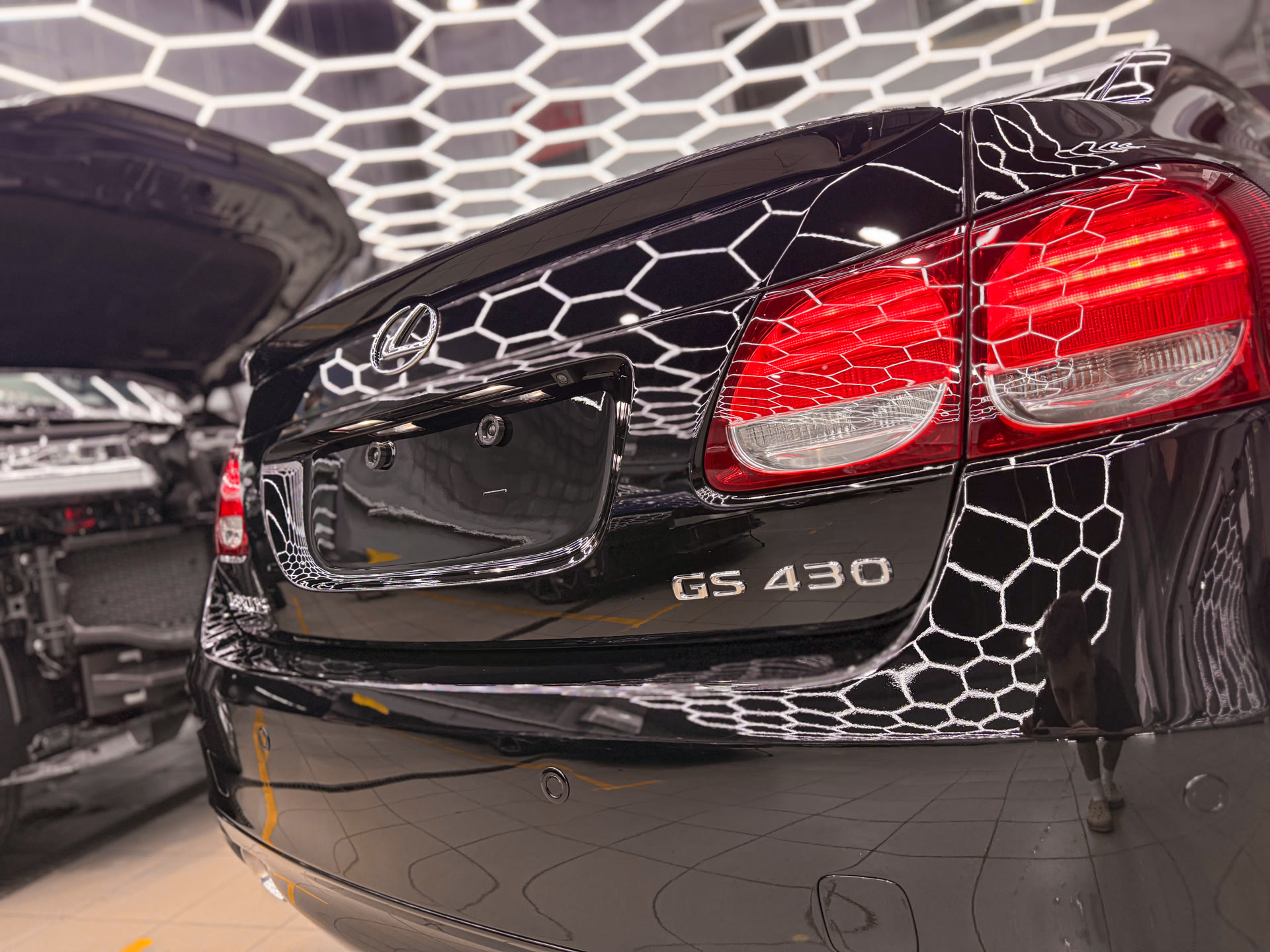 Смена цвета Lexus GS 430: чёрный полиуретан и новый взгляд на автомобиль с историей