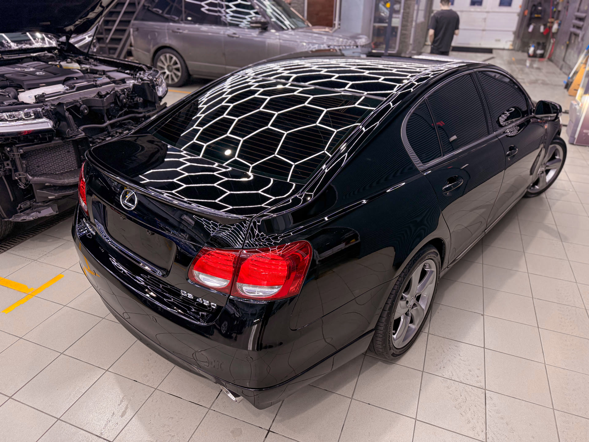 Смена цвета Lexus GS 430: чёрный полиуретан и новый взгляд на автомобиль с историей