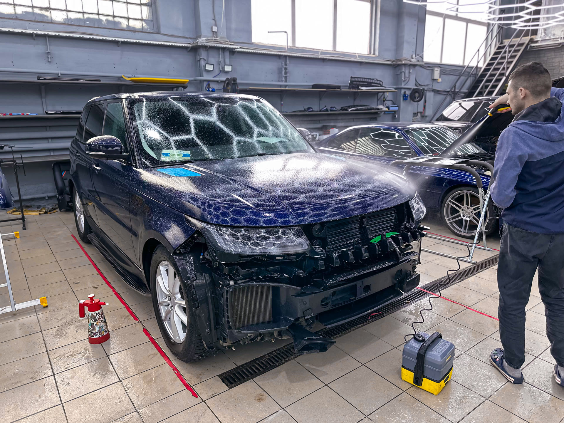 Восстановление Range Rover Sport: замена старой плёнки, полировка кузова и защита керамикой
