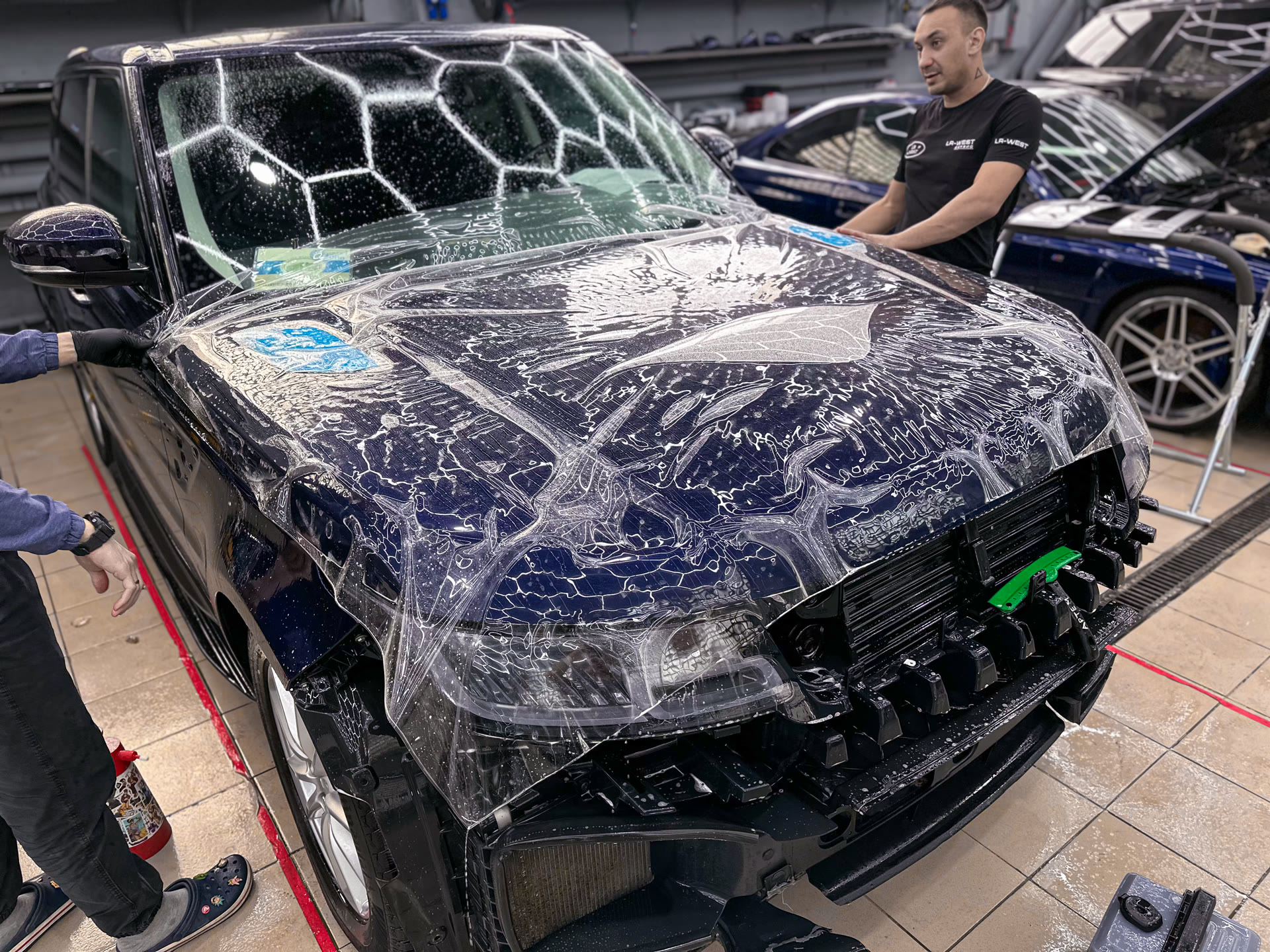 Восстановление Range Rover Sport: замена старой плёнки, полировка кузова и защита керамикой