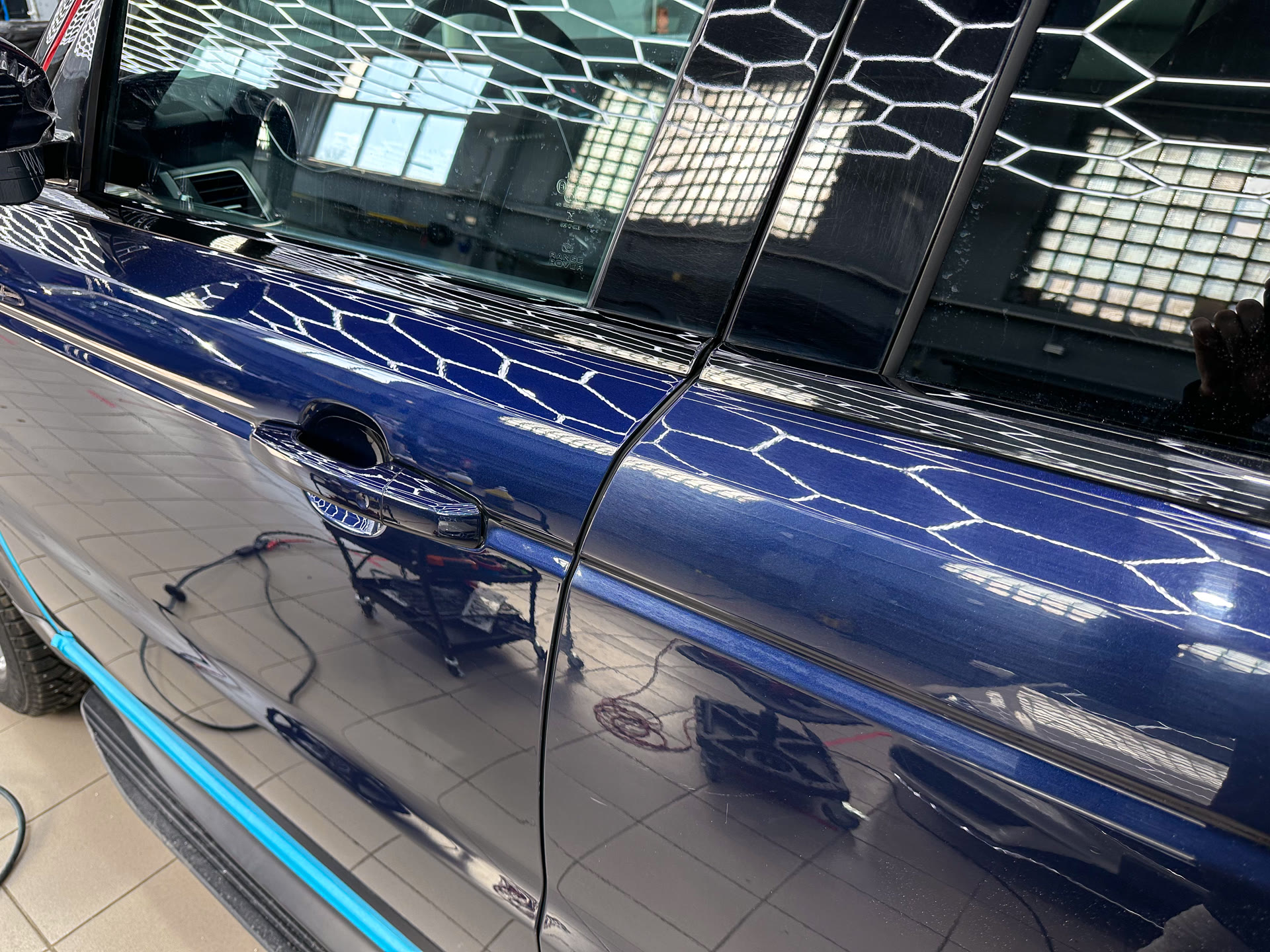 Восстановление Range Rover Sport: замена старой плёнки, полировка кузова и защита керамикой