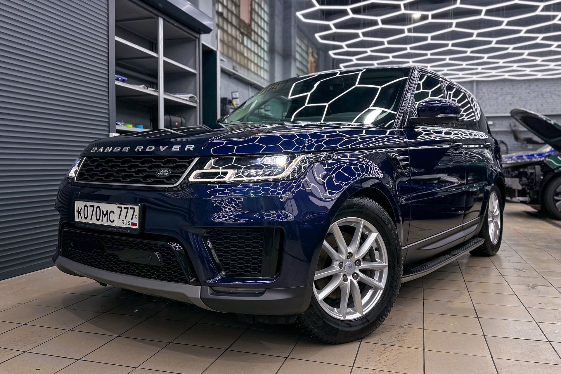 Восстановление Range Rover Sport: замена старой плёнки, полировка кузова и защита керамикой