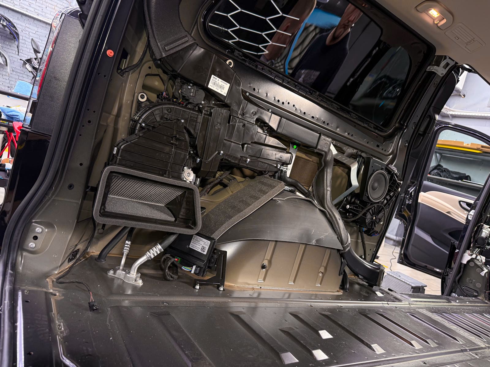 шумоизоляция потолка Mercedes-Benz V-Class
