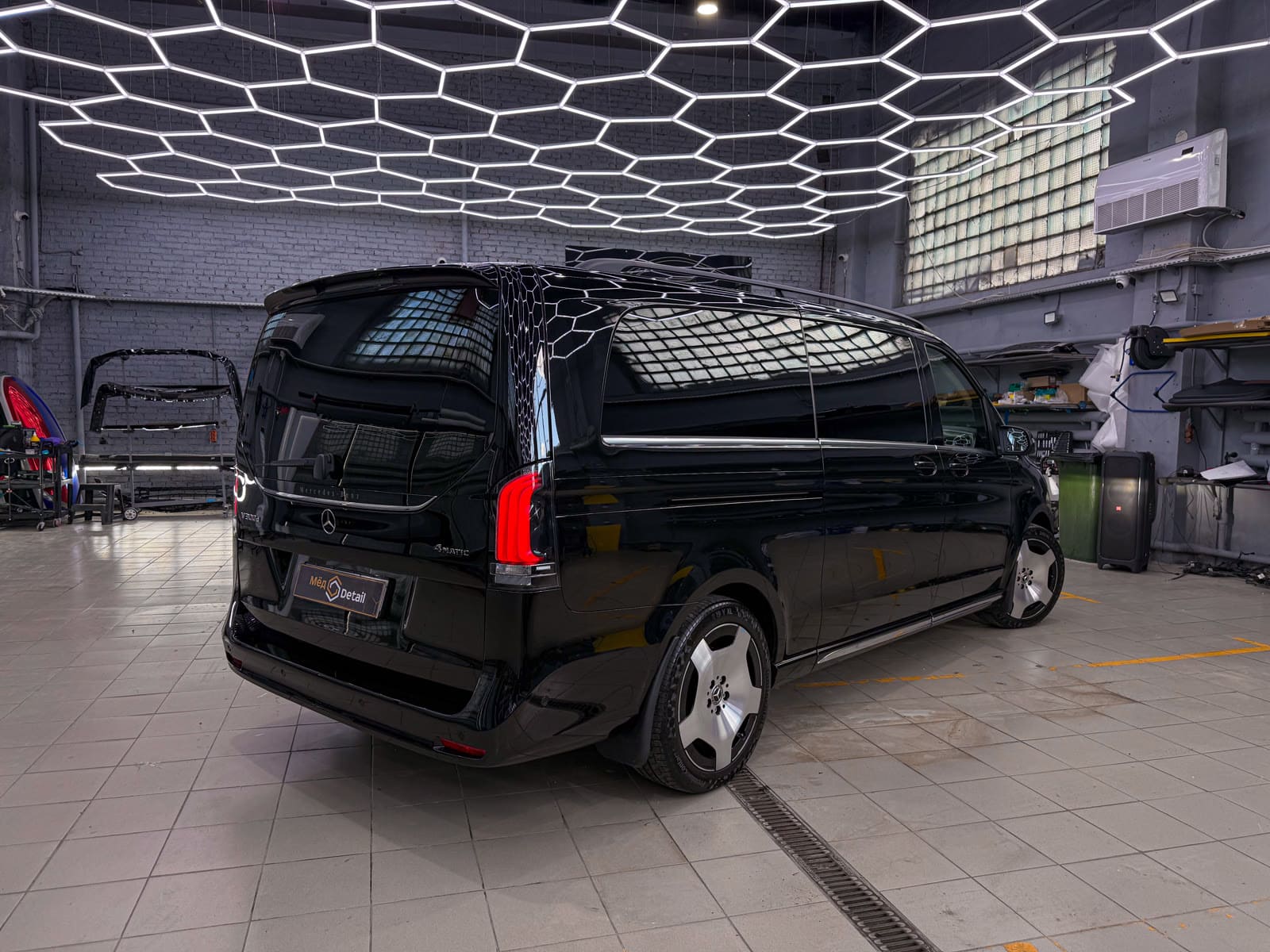 Mercedes-Benz V-Class после завершения работ вид сзади