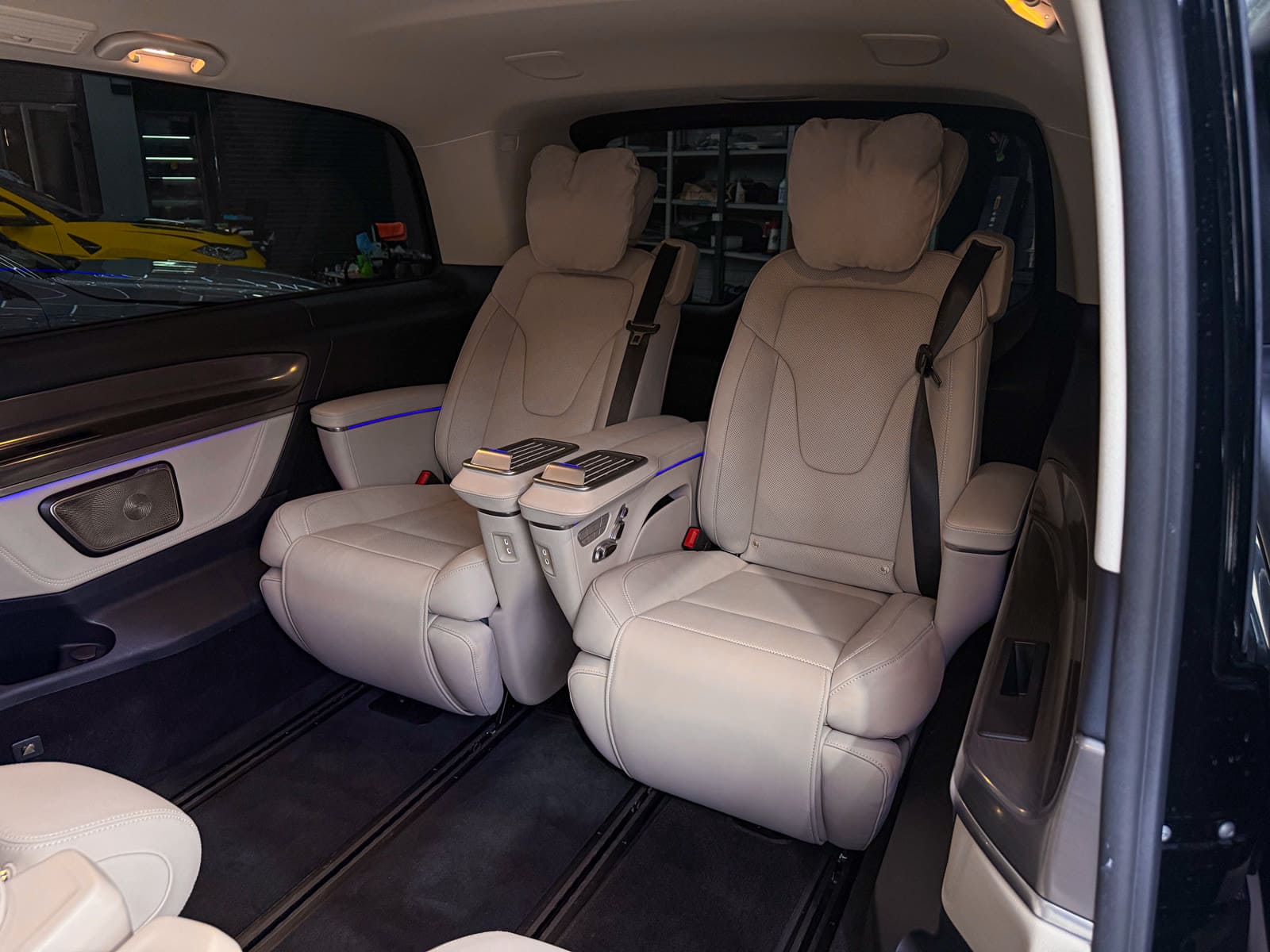 капитанские кресла Mercedes-Benz V-Class после шумоизоляции