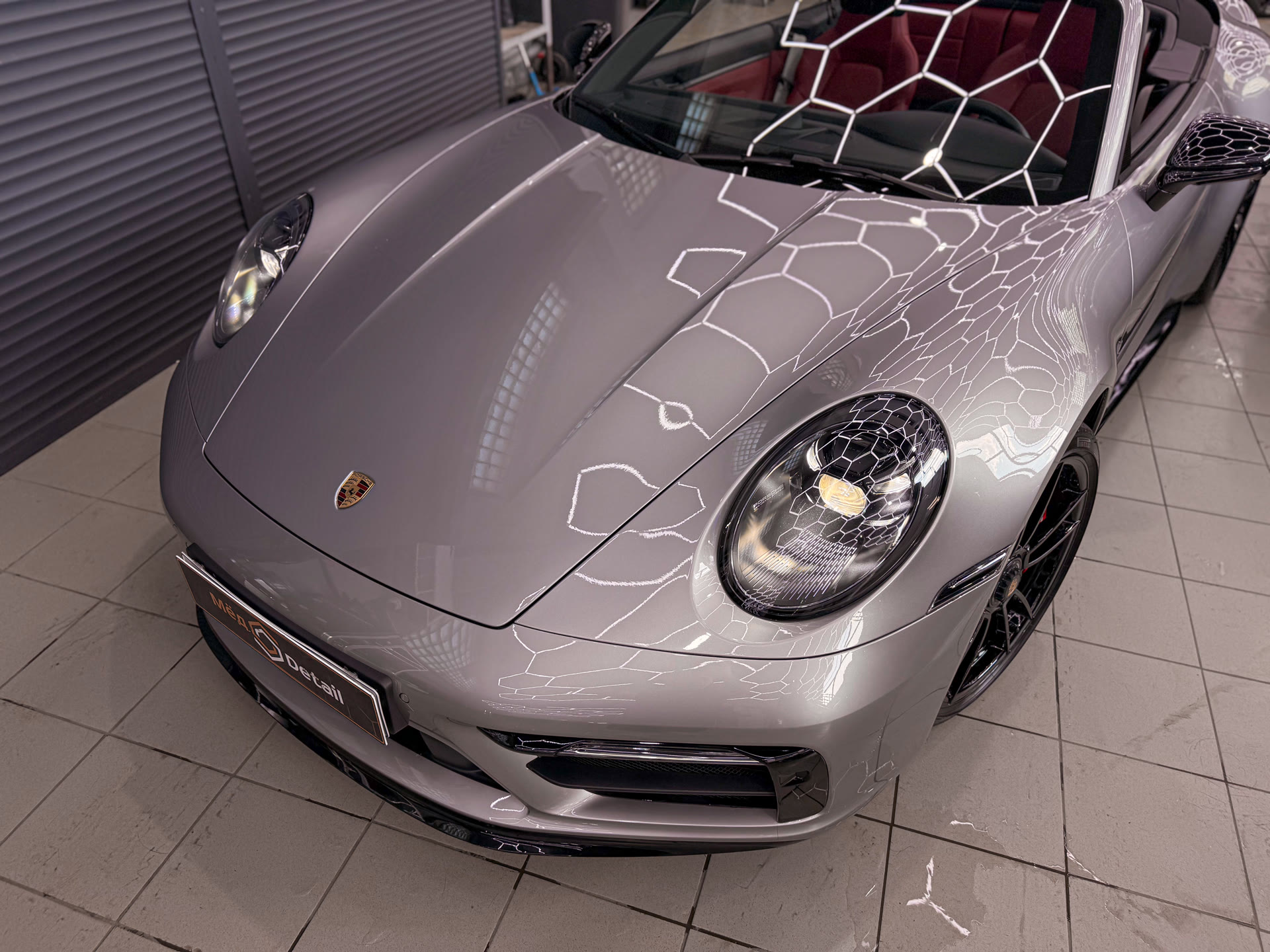 Подготовка Porsche 911 Carrera 4 GTS к летнему сезону: полировка, керамика и уход за салоном