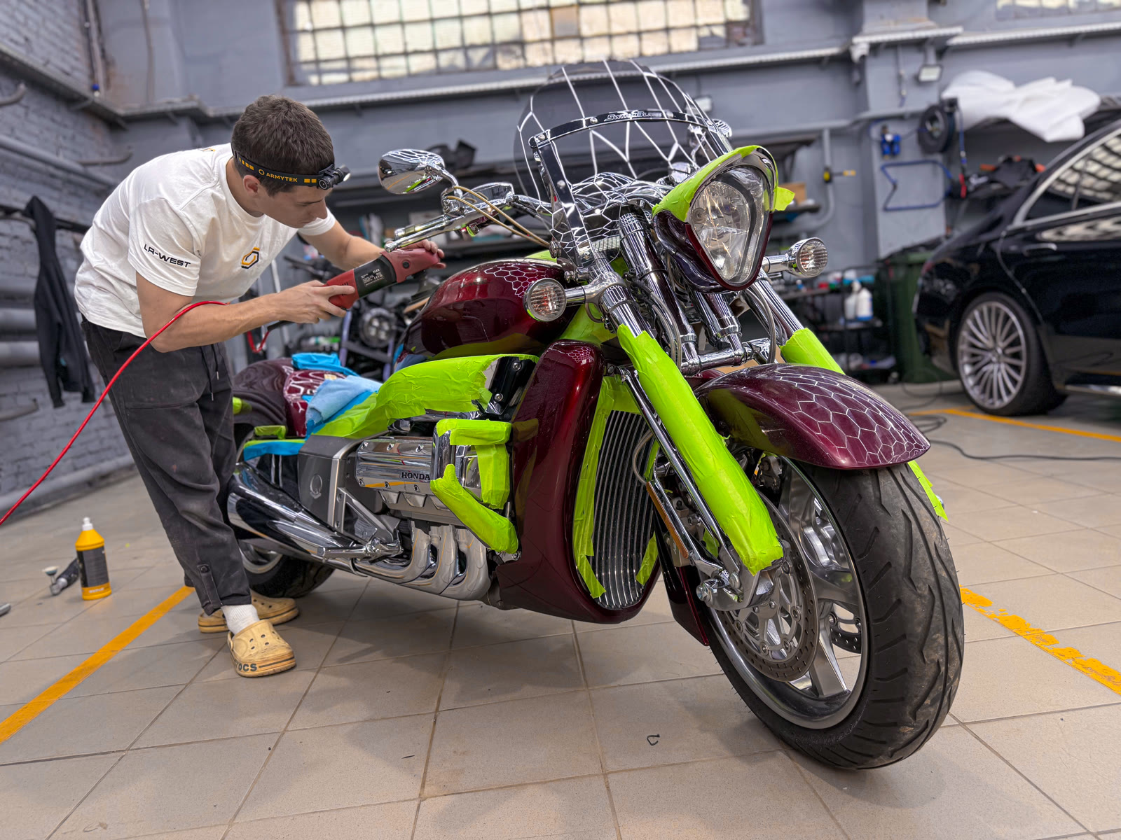 Детейлинг-полировка Honda Valkyrie Rune — после защиты глянцевых элементов, кадр 11