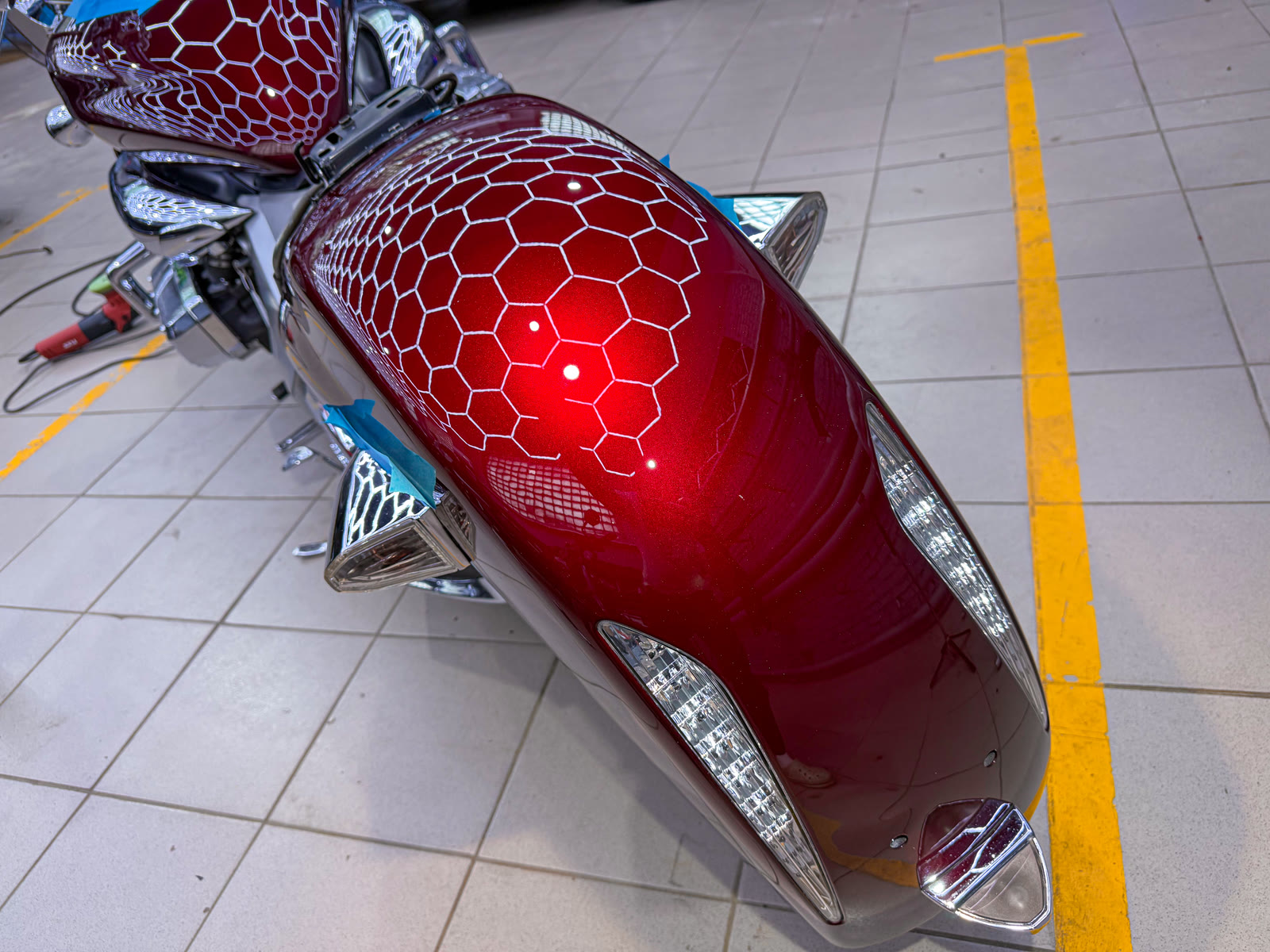 Детейлинг-полировка Honda Valkyrie Rune — после защиты глянцевых элементов, кадр 14