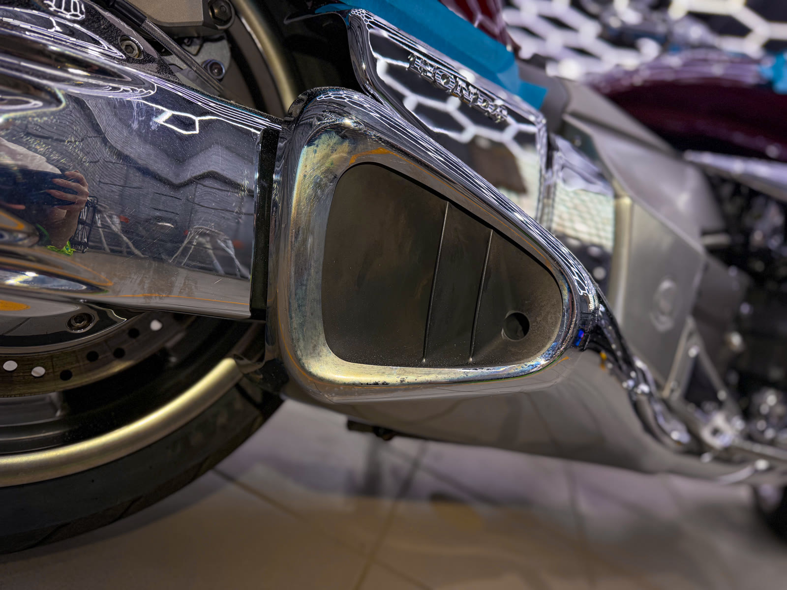Детейлинг-полировка Honda Valkyrie Rune — после защиты глянцевых элементов, кадр 16