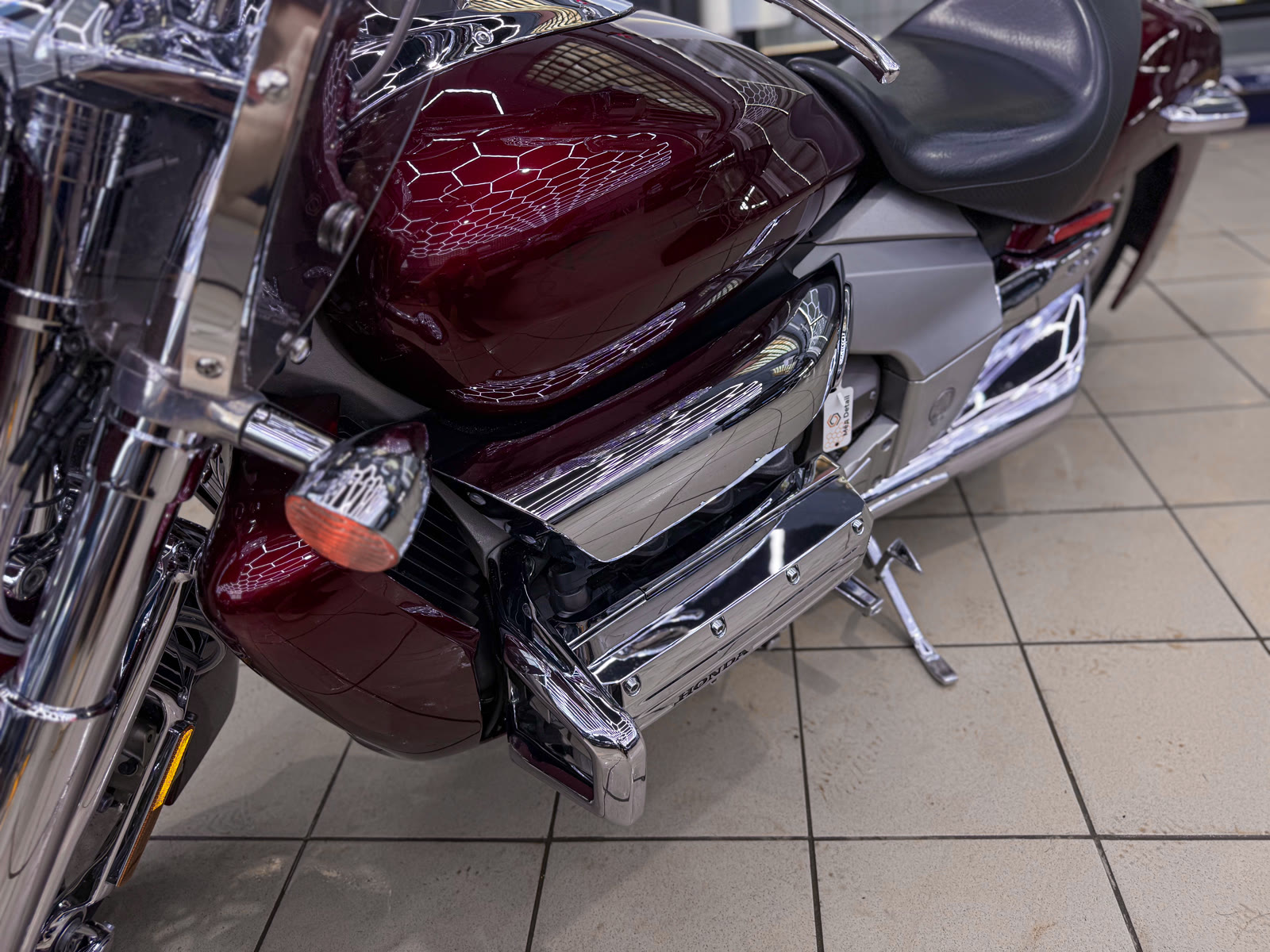 Детейлинг-полировка Honda Valkyrie Rune — после защиты глянцевых элементов, кадр 19