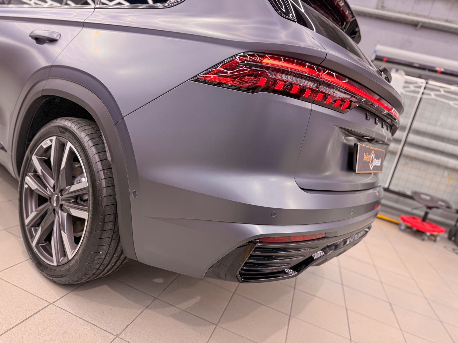 Geely Monjaro после стилизации вид сзади