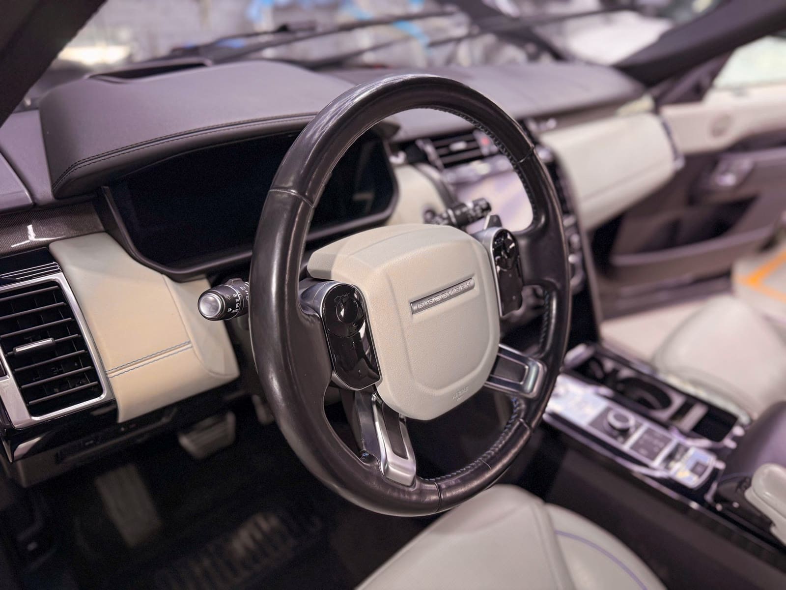 Химчистка и полировка Land Rover Discovery 5