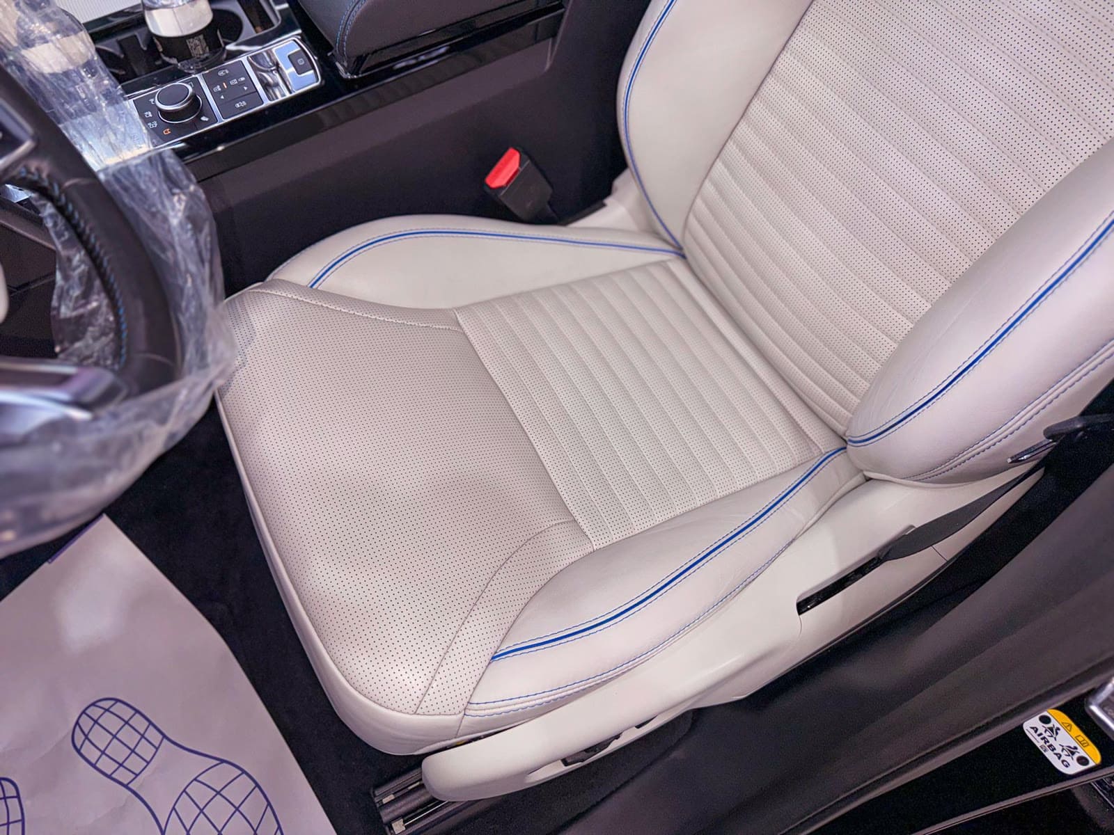 Химчистка и полировка Land Rover Discovery 5 — после защиты глянцевых элементов, кадр 6