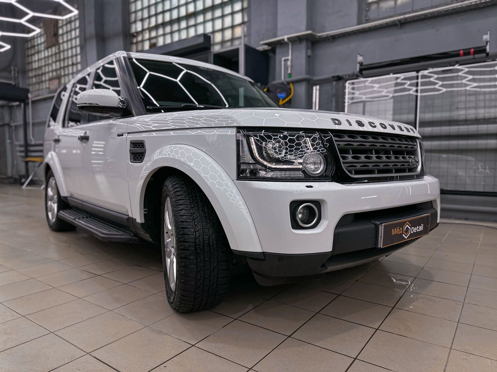 Комплексный детейлинг Land Rover Discovery 4 — после защиты глянцевых элементов, кадр 7