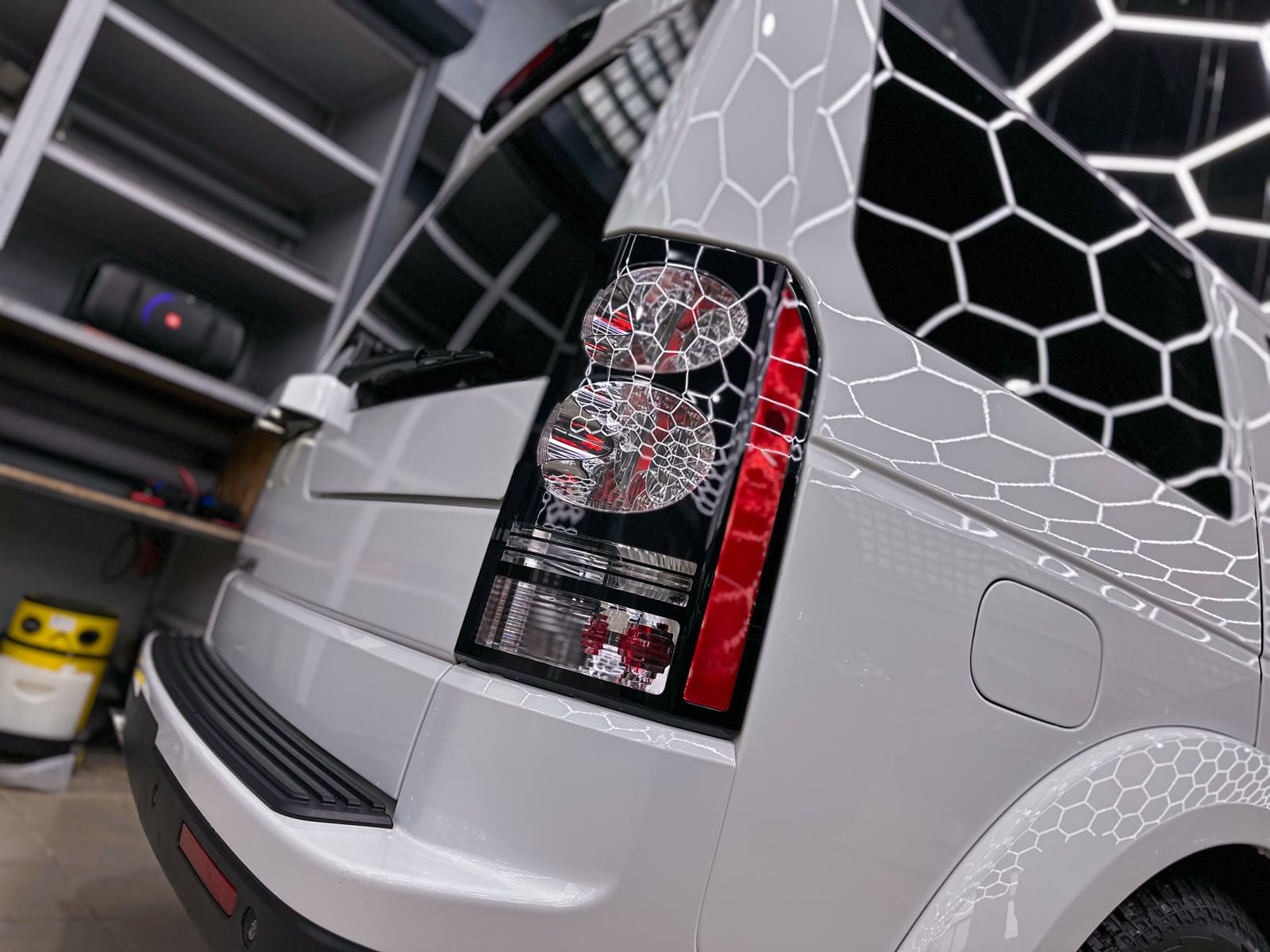 Комплексный детейлинг Land Rover Discovery 4 — после защиты глянцевых элементов, кадр 9