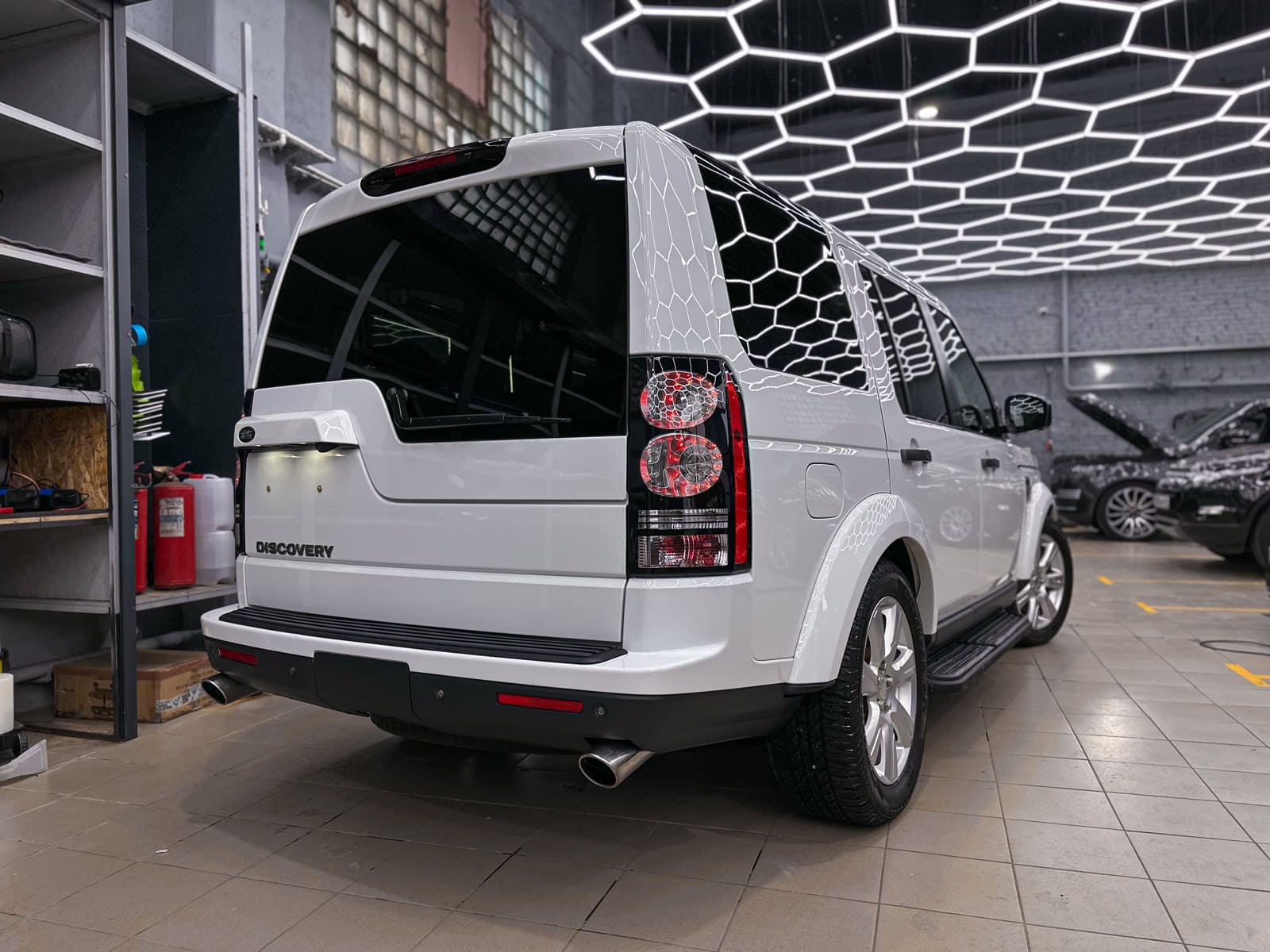 Комплексный детейлинг Land Rover Discovery 4 — после защиты глянцевых элементов, кадр 10