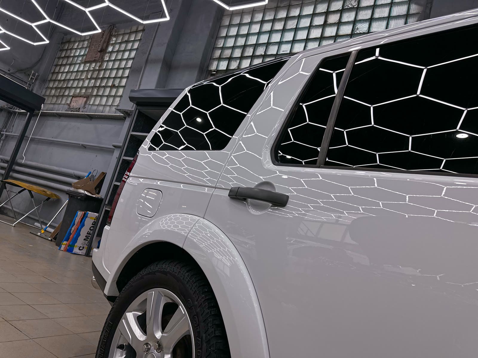 Комплексный детейлинг Land Rover Discovery 4 — после защиты глянцевых элементов, кадр 13