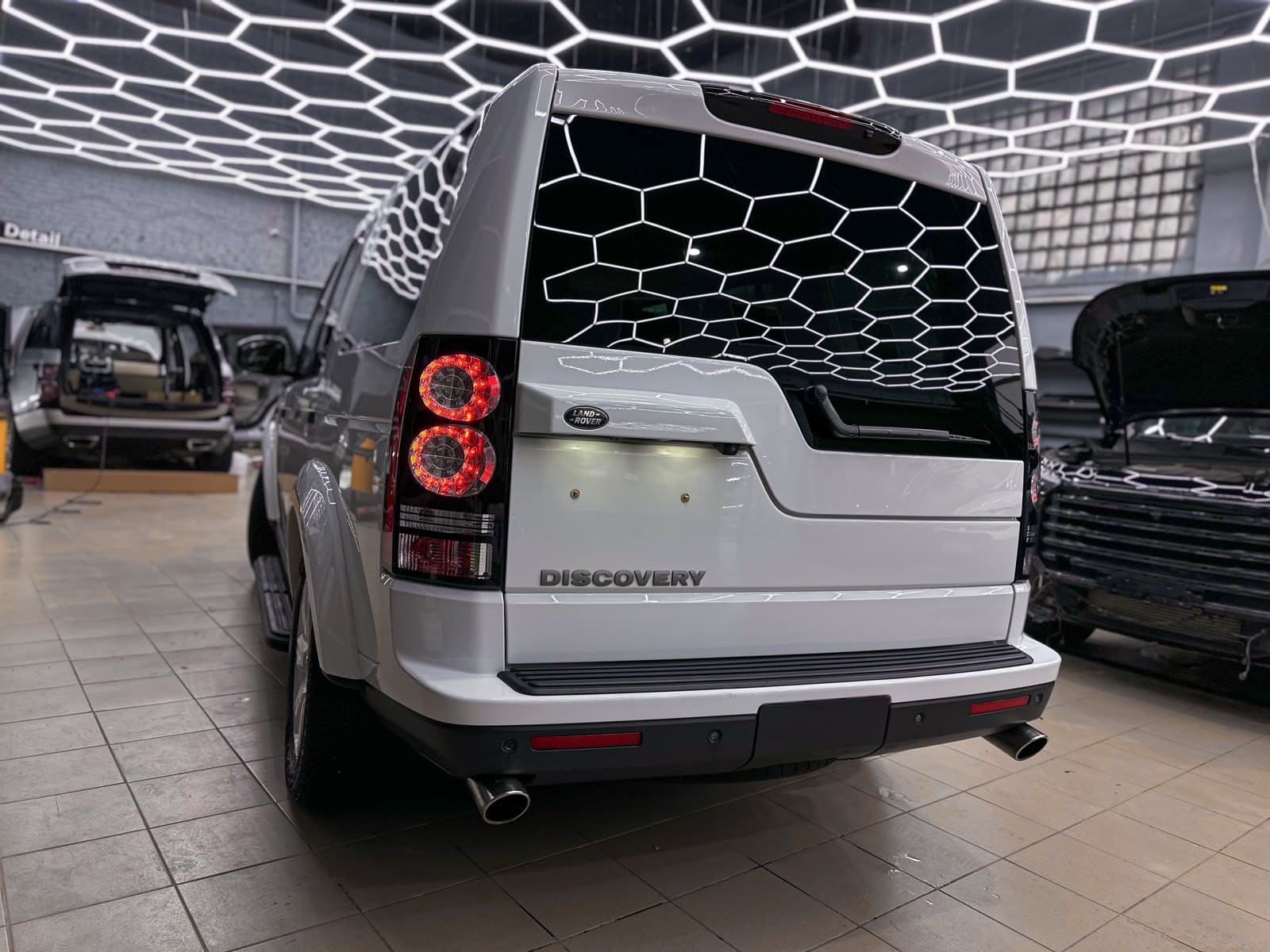 Комплексный детейлинг Land Rover Discovery 4 — после защиты глянцевых элементов, кадр 14