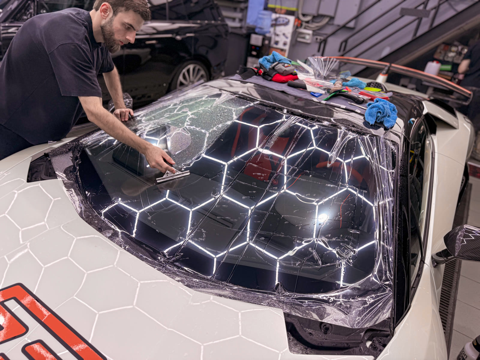 нанесение защитной пленки на переднюю часть Lamborghini Aventador SVJ 63