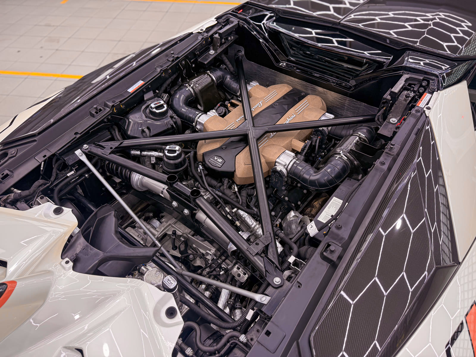 деталь Lamborghini Aventador SVJ 63 после выполненных работ