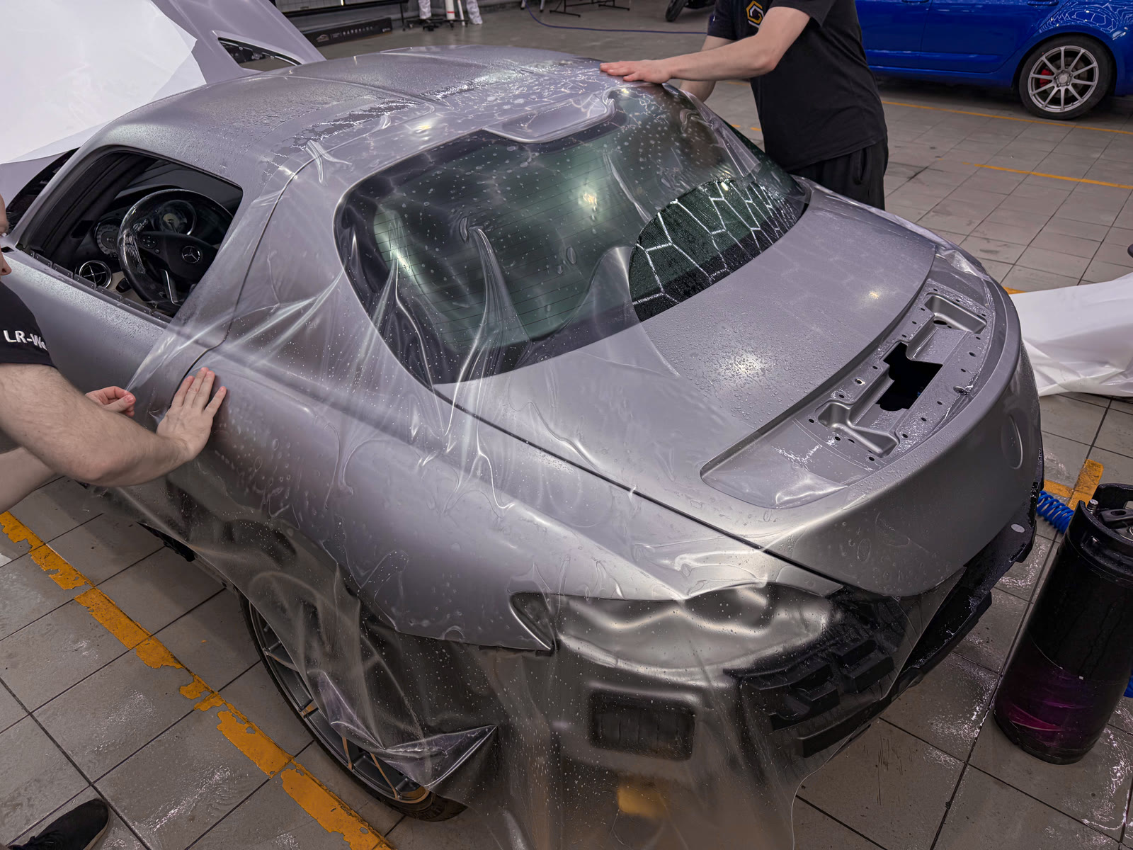 оклейка крыши и задней части Mercedes-AMG SLS защитной пленкой