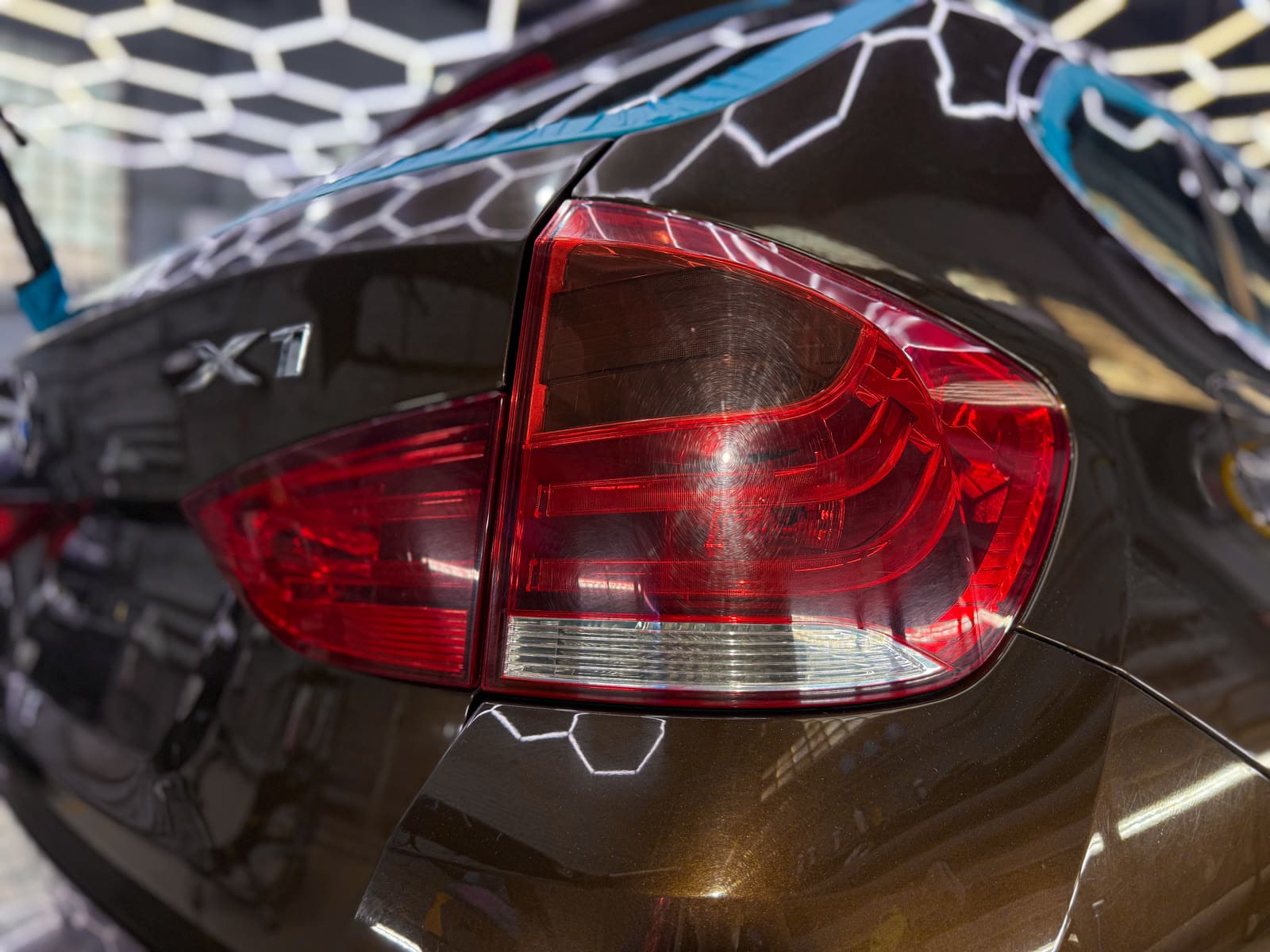 Полировка и химчистка BMW X1 — после защиты глянцевых элементов, кадр 8