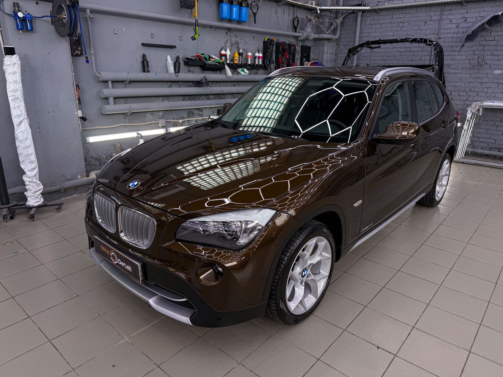 Полировка и химчистка BMW X1 — после защиты глянцевых элементов, кадр 9