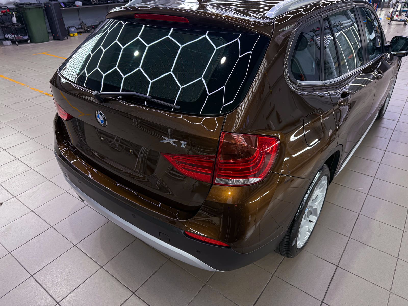 Полировка и химчистка BMW X1 — после защиты глянцевых элементов, кадр 13