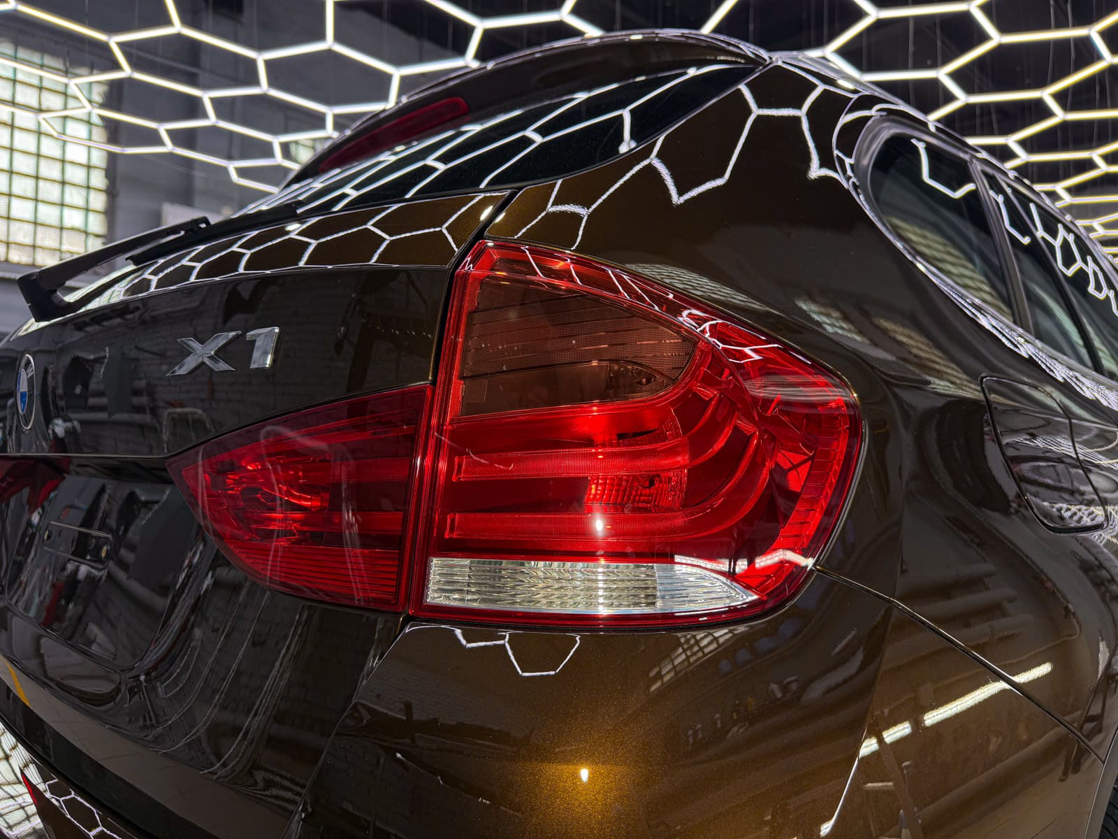 Полировка и химчистка BMW X1 — после защиты глянцевых элементов, кадр 16