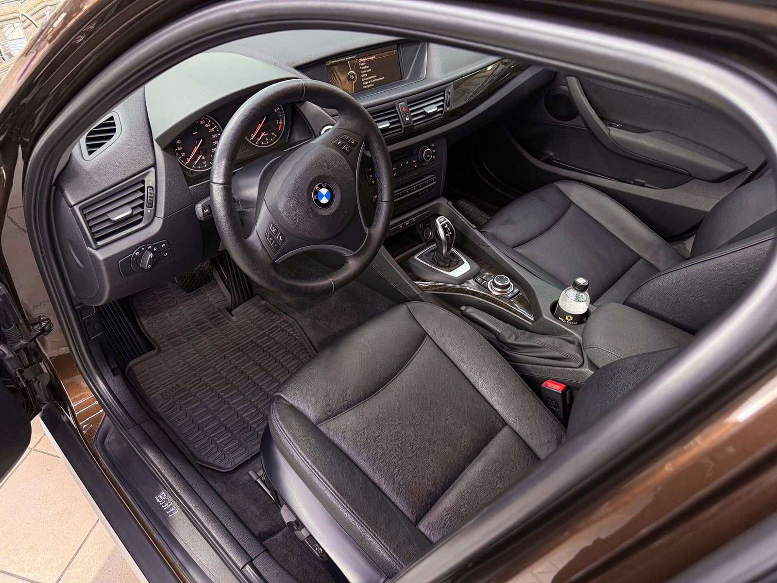 Полировка и химчистка BMW X1 — после защиты глянцевых элементов, кадр 17