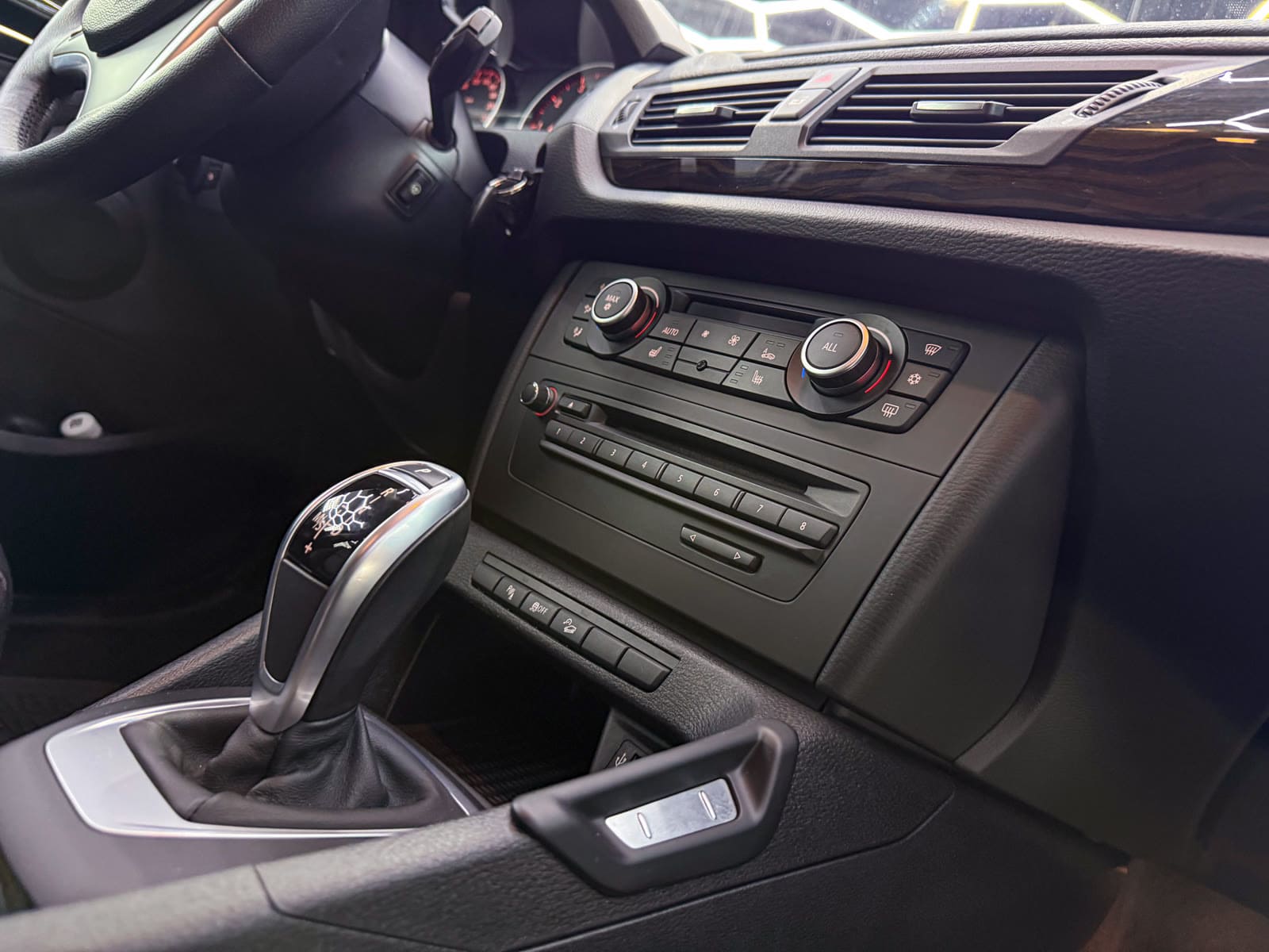 Полировка и химчистка BMW X1 — после защиты глянцевых элементов, кадр 20
