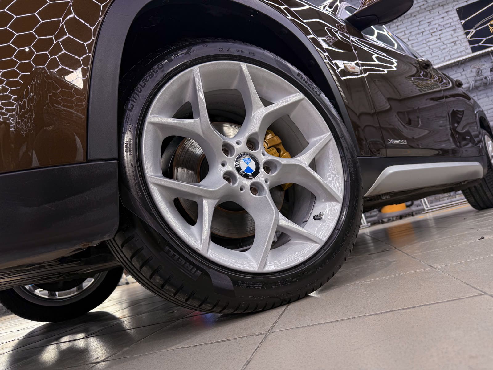 Полировка и химчистка BMW X1 — после защиты глянцевых элементов, кадр 24