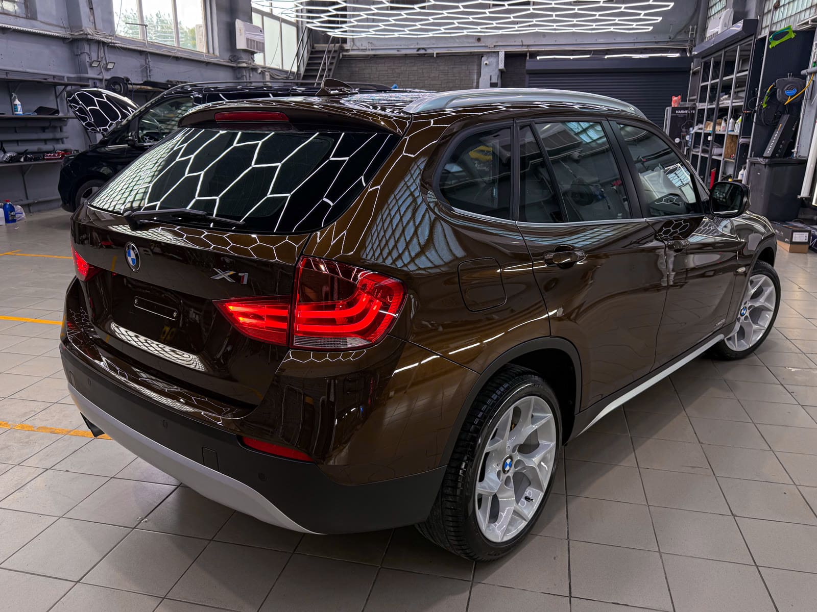 Полировка и химчистка BMW X1 — после защиты глянцевых элементов, кадр 27