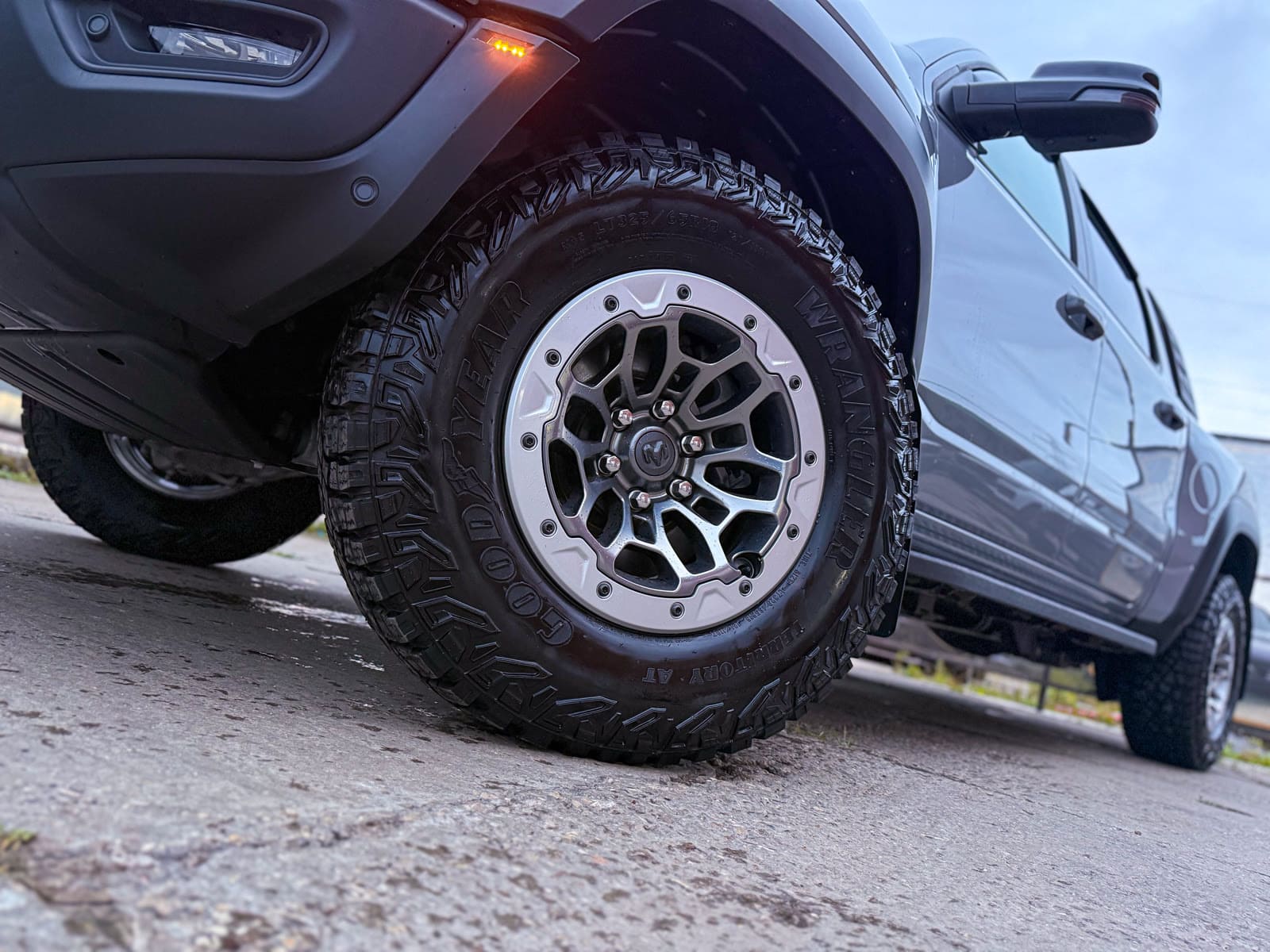 Dodge Ram RHO в цвете Nardo Grey — после защиты глянцевых элементов, кадр 10