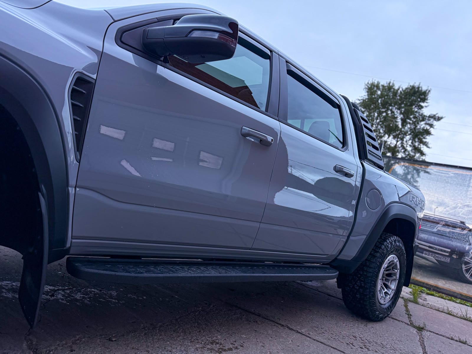 Dodge Ram RHO в цвете Nardo Grey — после защиты глянцевых элементов, кадр 11