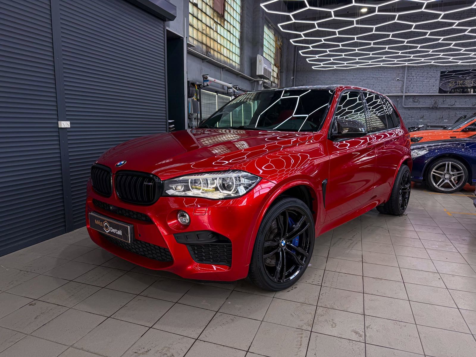 Химчистка красного салона BMW X5 M
