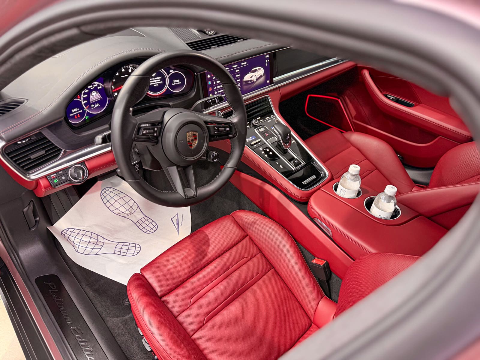Розовая оклейка Porsche Panamera — после защиты глянцевых элементов, кадр 20