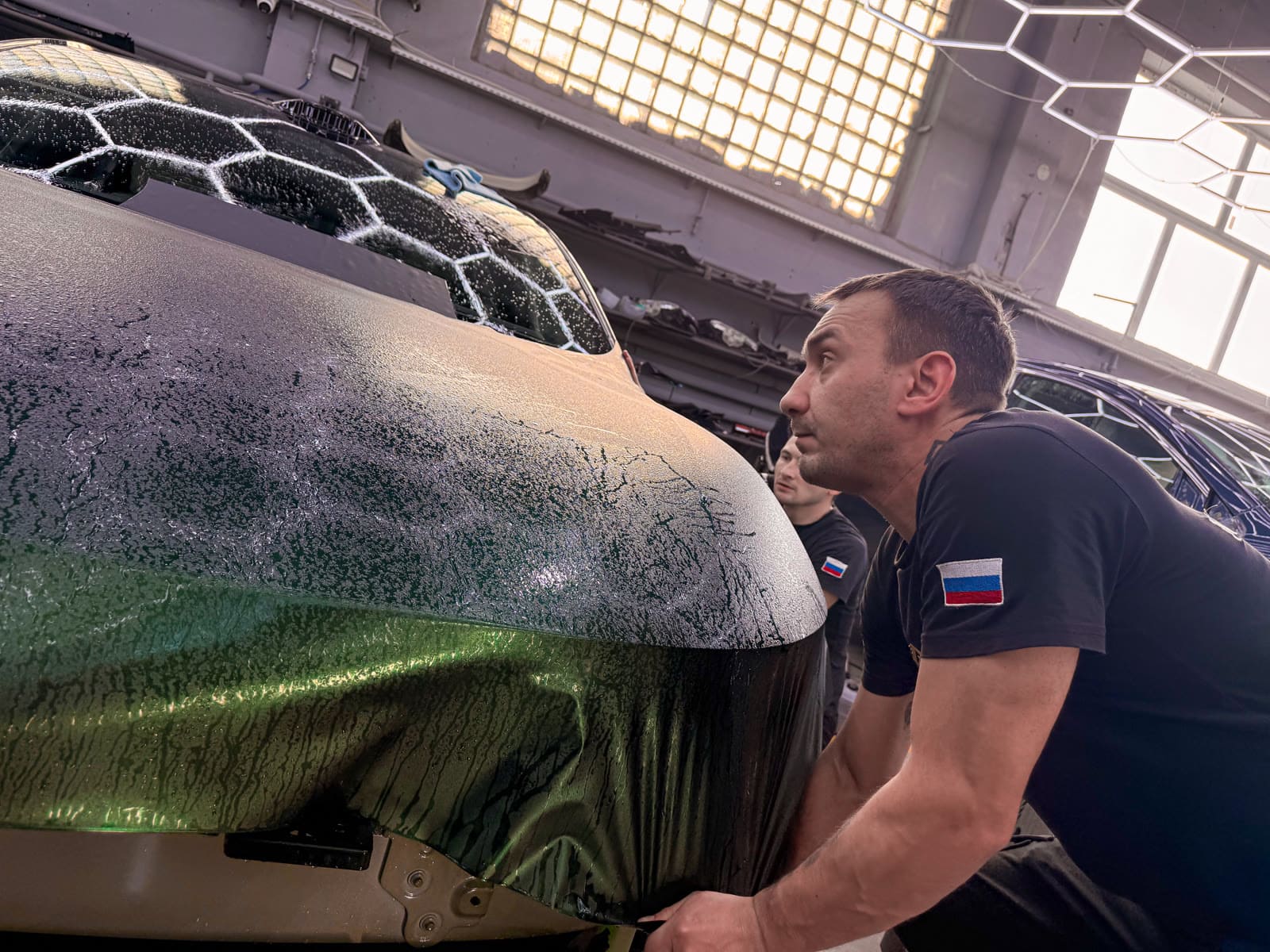 Матовая оклейка Zeekr GT — после защиты глянцевых элементов, кадр 6