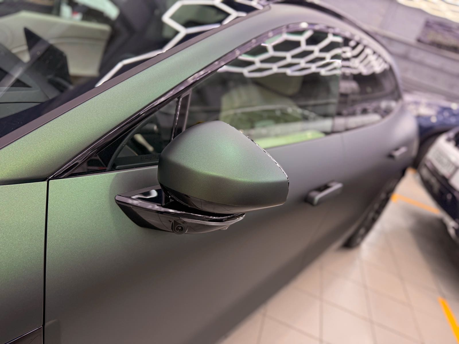 Матовая оклейка Zeekr GT — после защиты глянцевых элементов, кадр 15