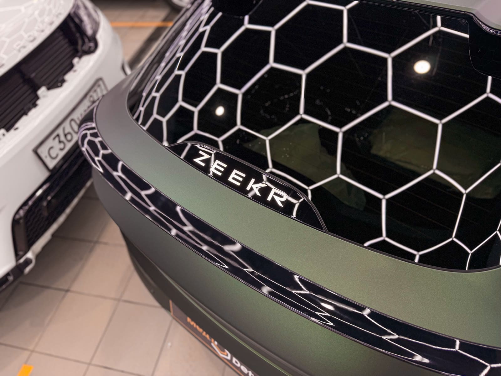 Матовая оклейка Zeekr GT — после защиты глянцевых элементов, кадр 18