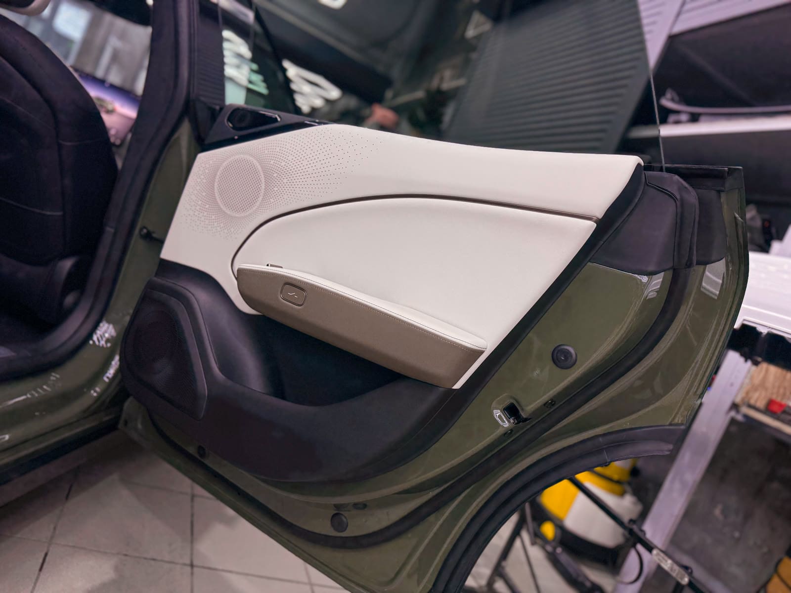 Матовая оклейка Zeekr GT — после защиты глянцевых элементов, кадр 23